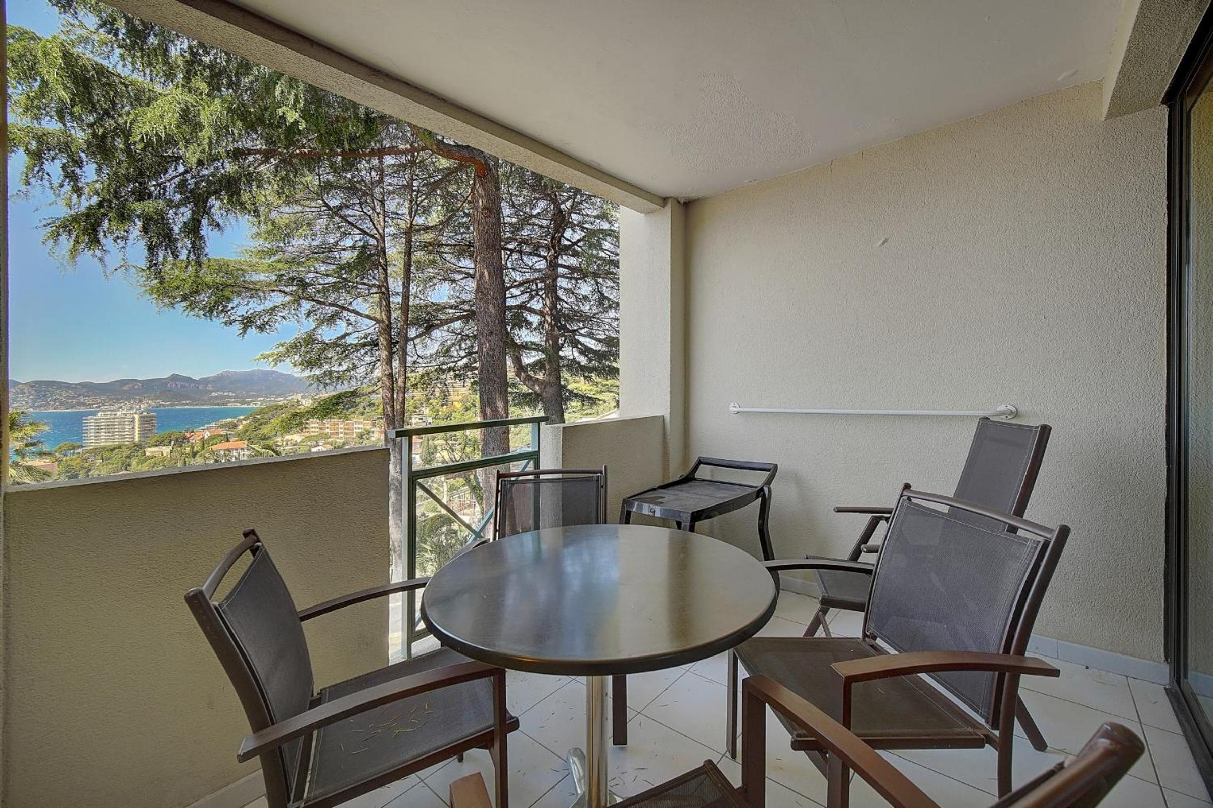 IMMOGROOM - 2 Rooms sea view renovated - Pool - Terrace - Parking photo 3