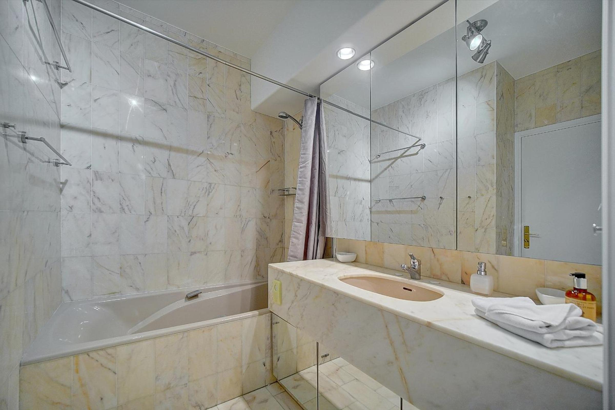 IMMOGROOM - Close beaches - Terrace with sea view - pool -AC photo 4