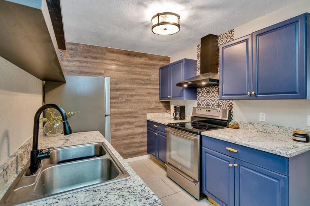 Latitude Court- Three Bedroom Apartment Near Water Street, Bayshore, Raymond James Stadium & George M Field view 4