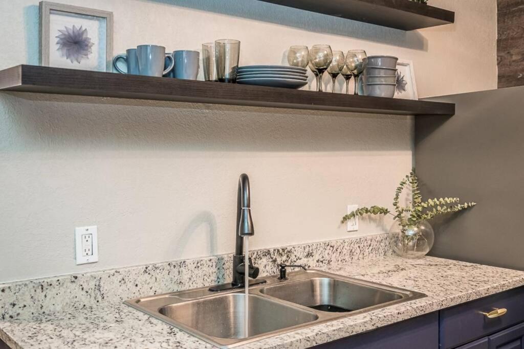Latitude Court- Three Bedroom Apartment Near Water Street, Bayshore, Raymond James Stadium & George M Field view 5