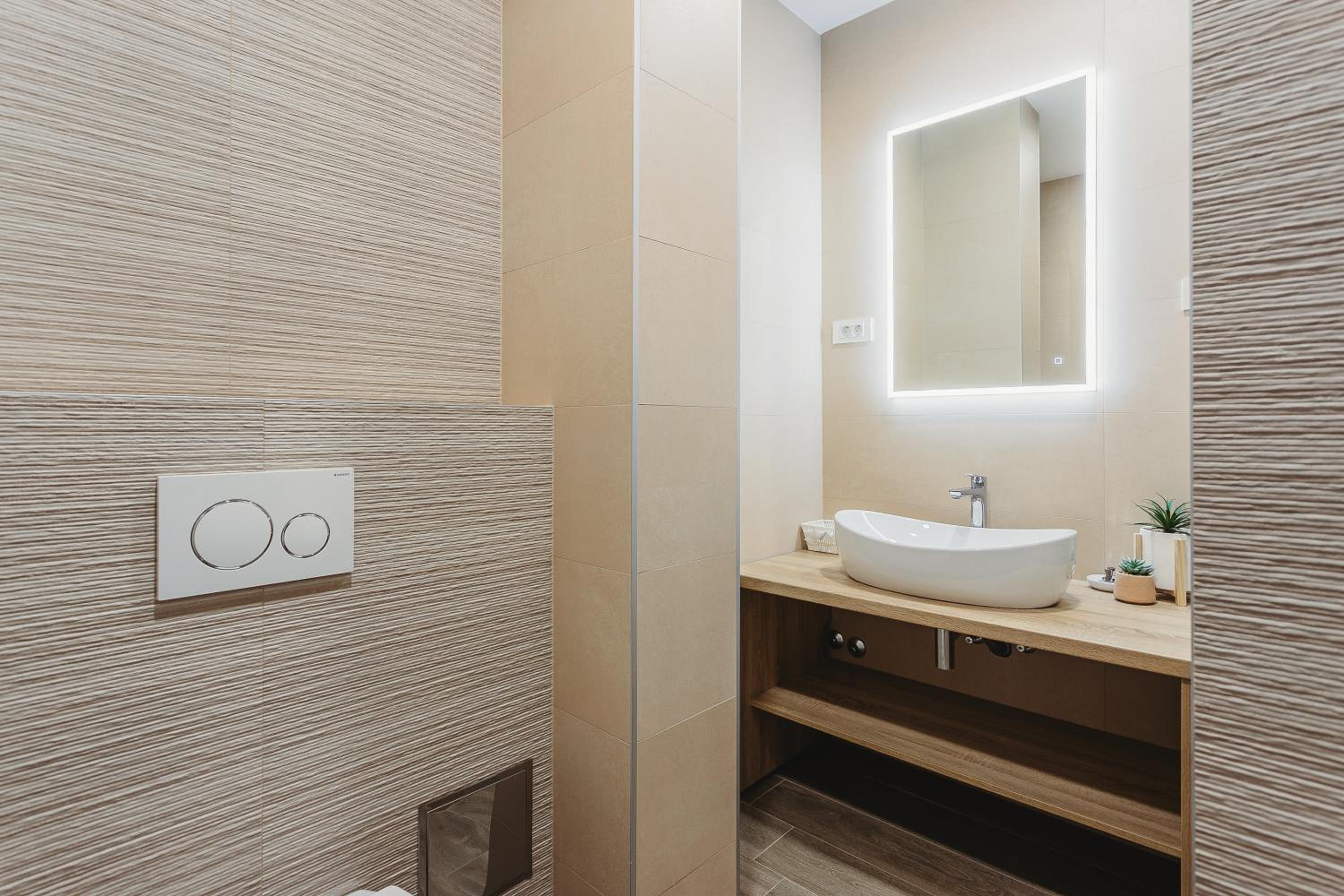 Four Elements - Fire & Air en Split — bathroom