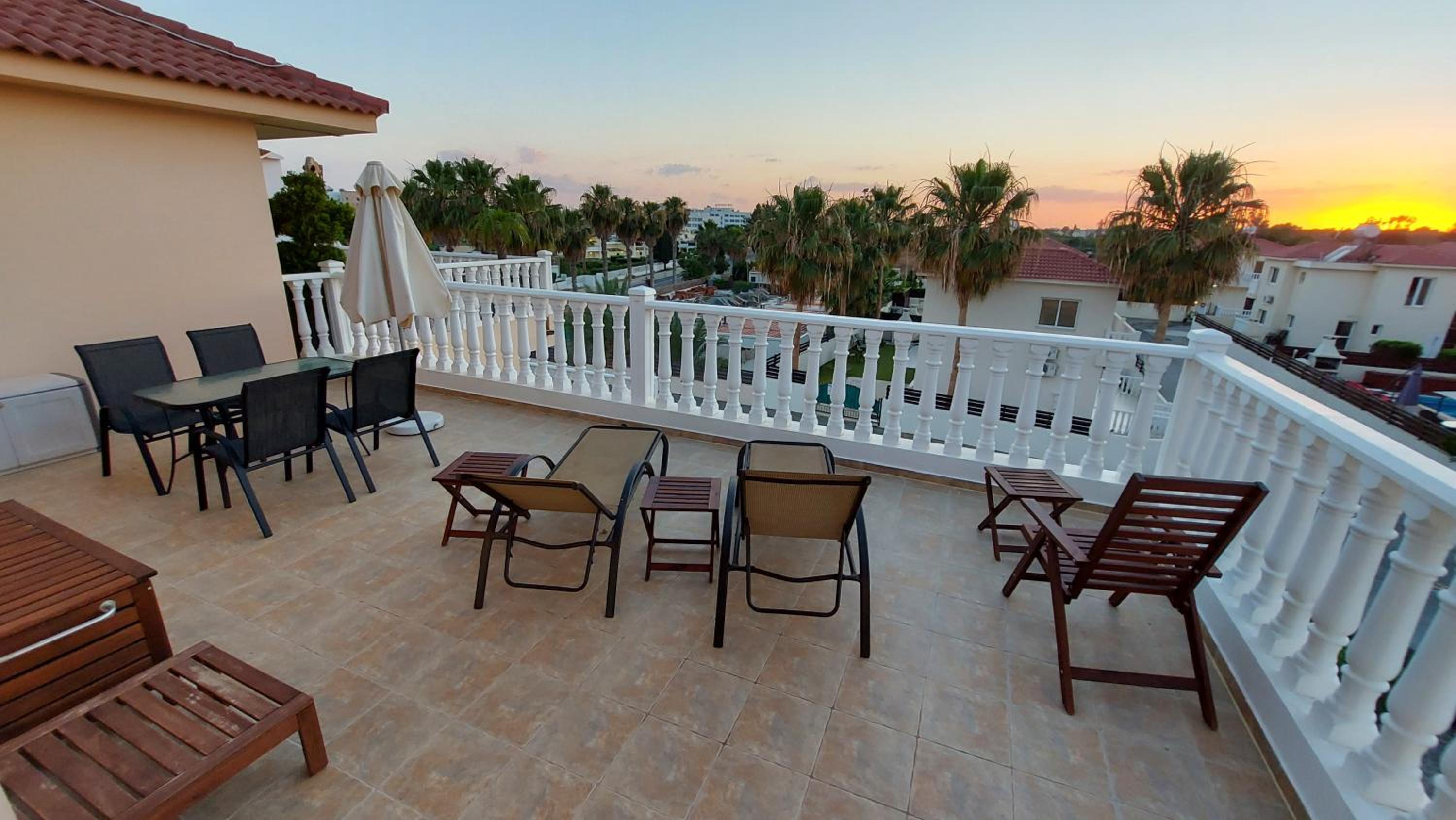 Nissi Golden Sands Lome