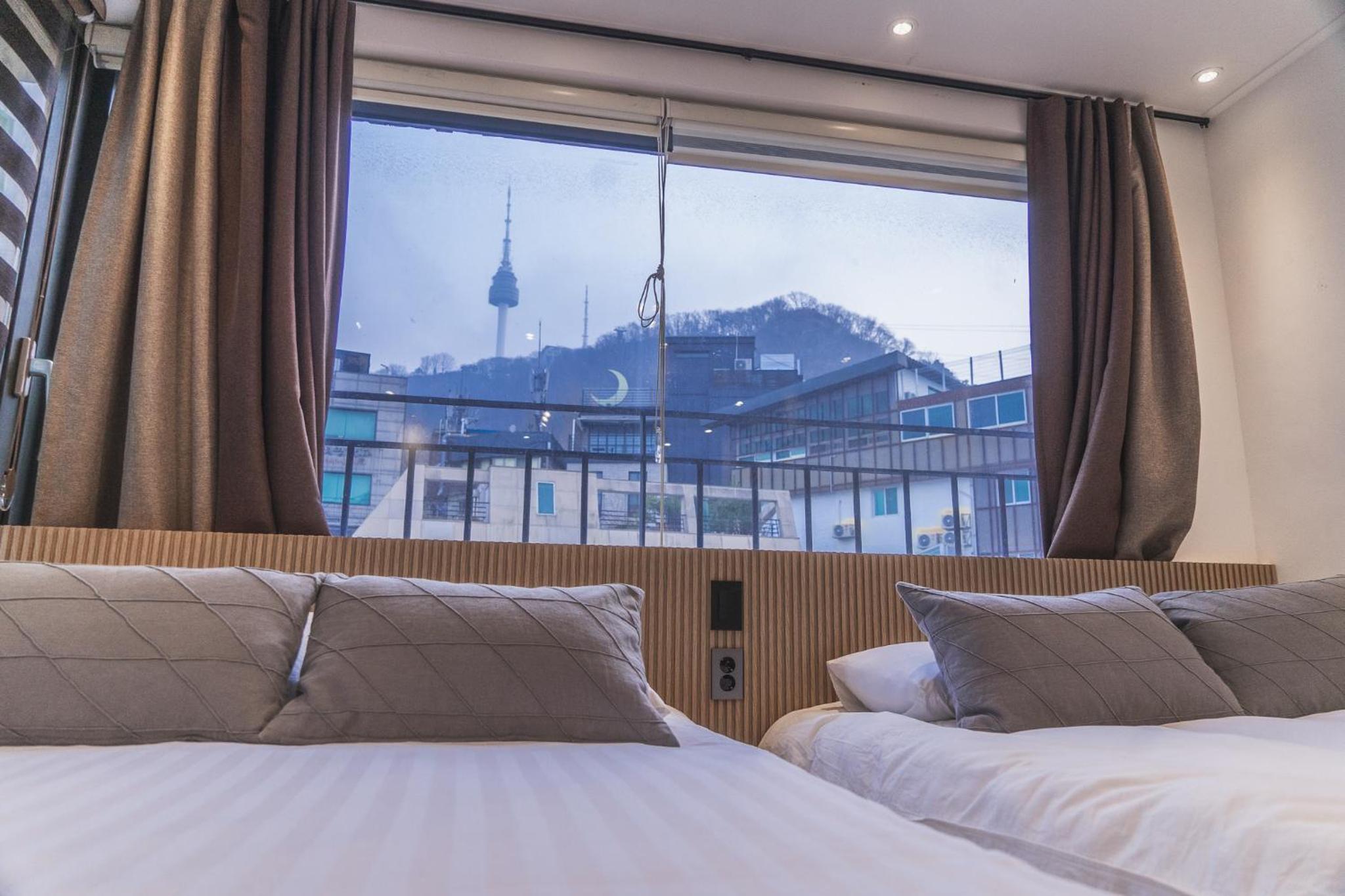 Myeongdong Artmonstay