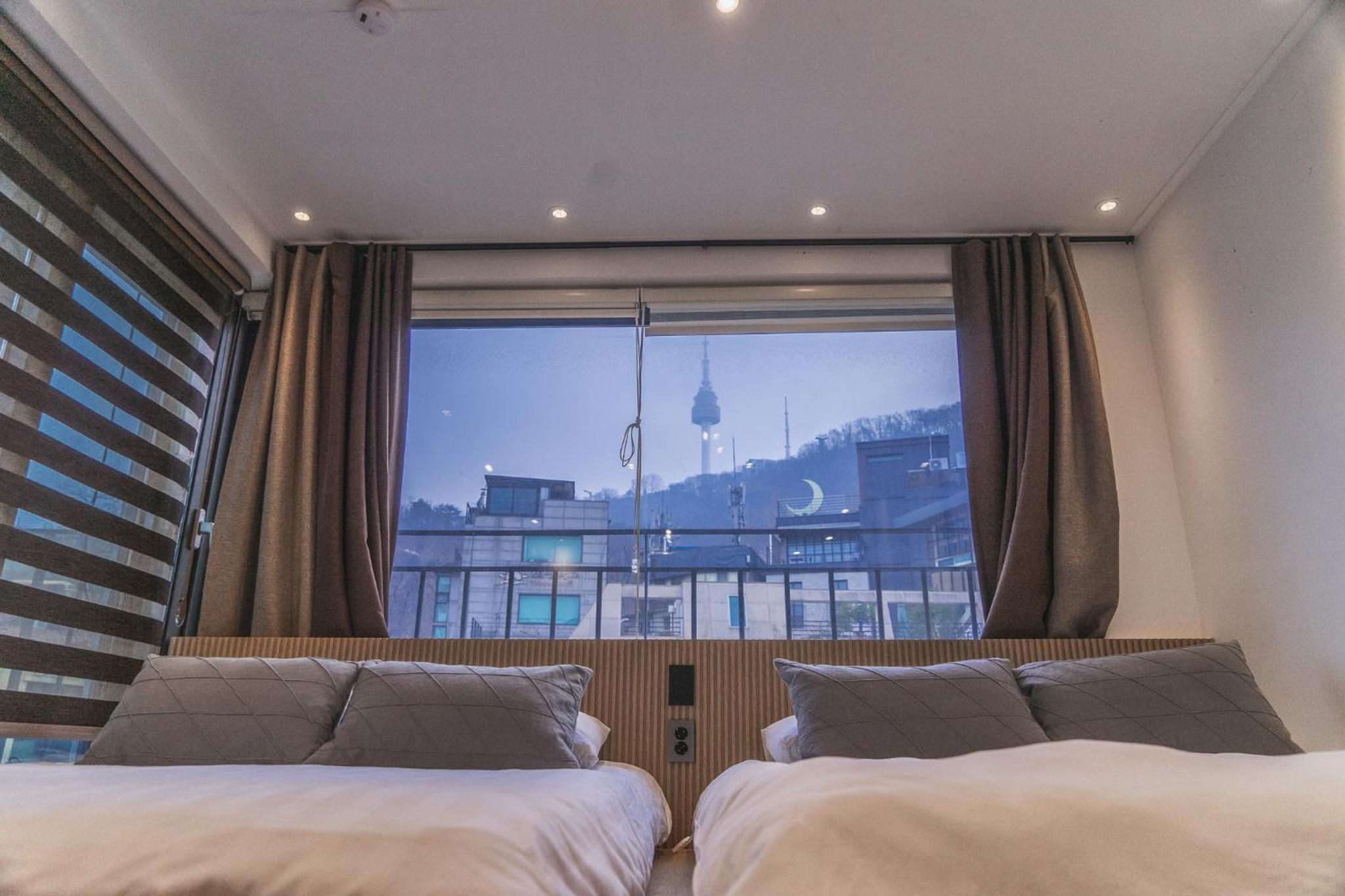 Myeongdong Artmonstay