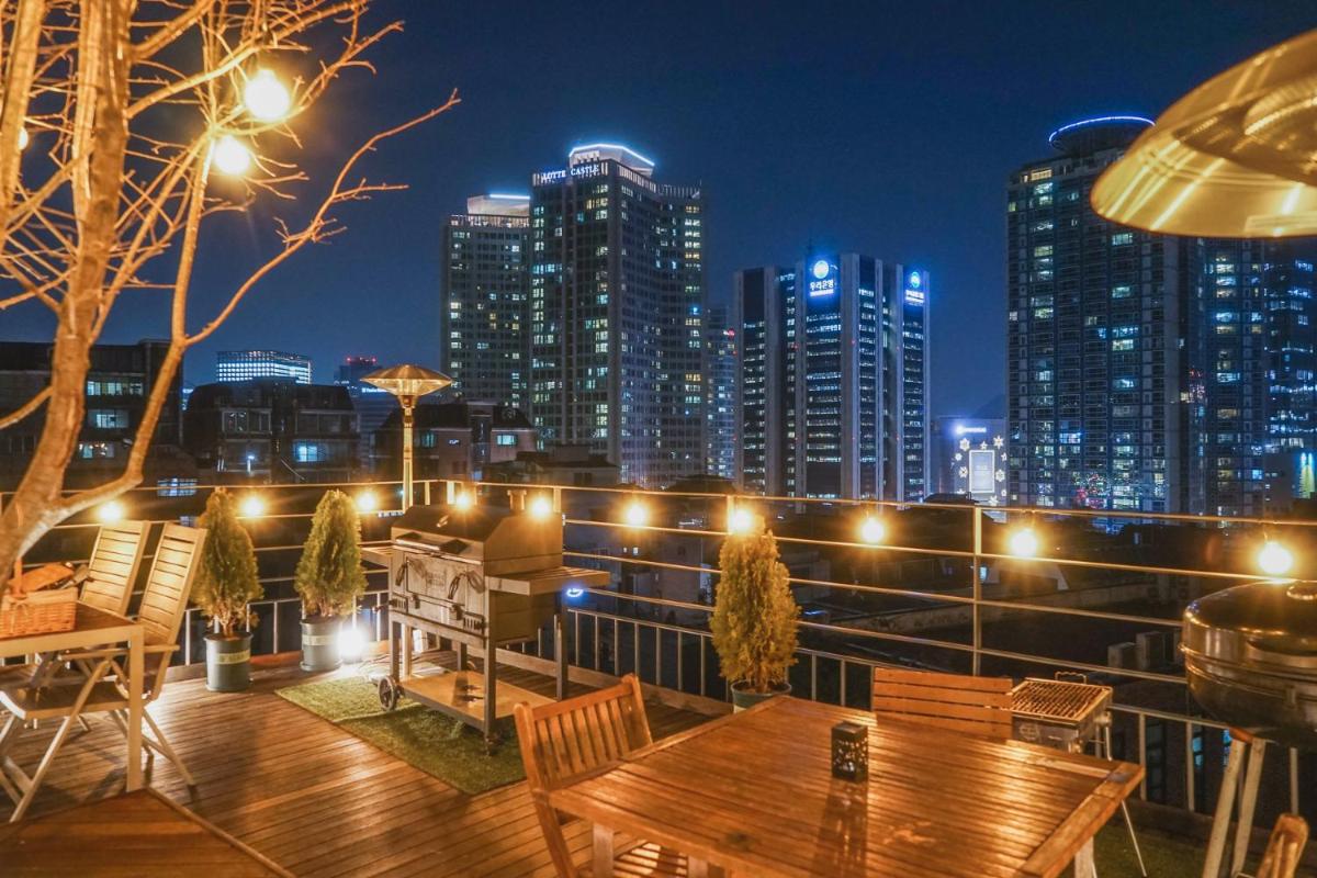 Myeongdong Artmonstay