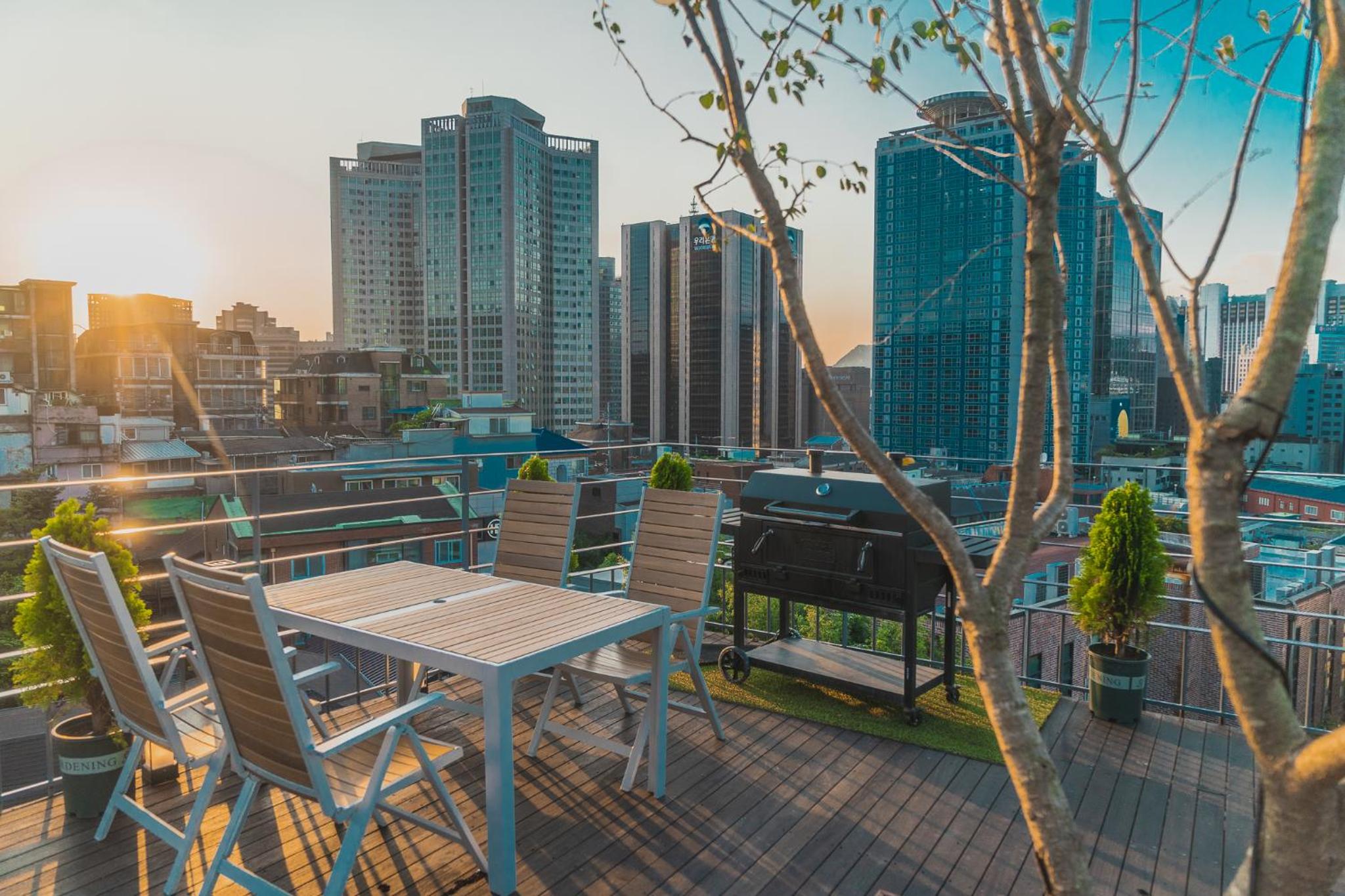 Myeongdong Artmonstay