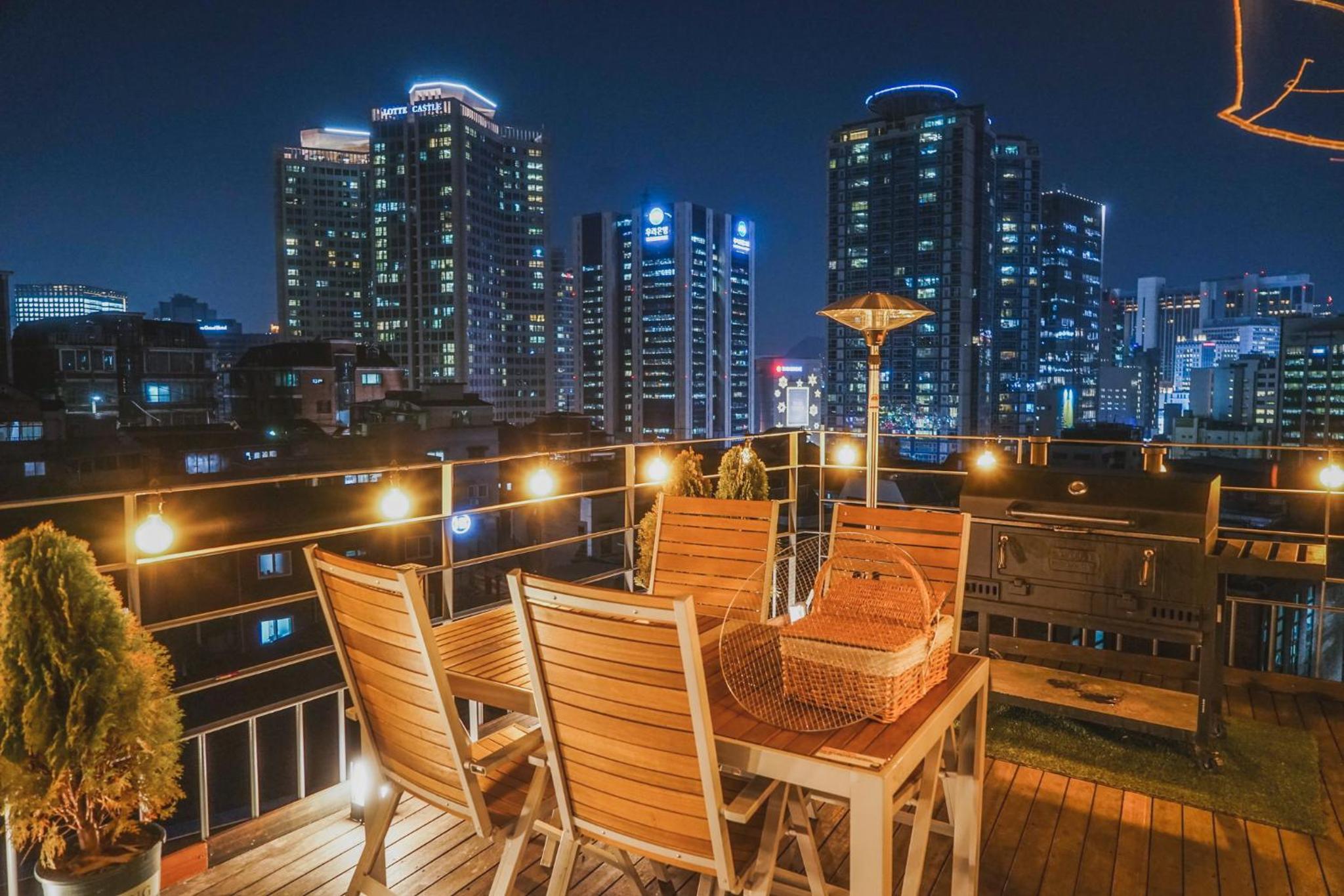 Myeongdong Artmonstay