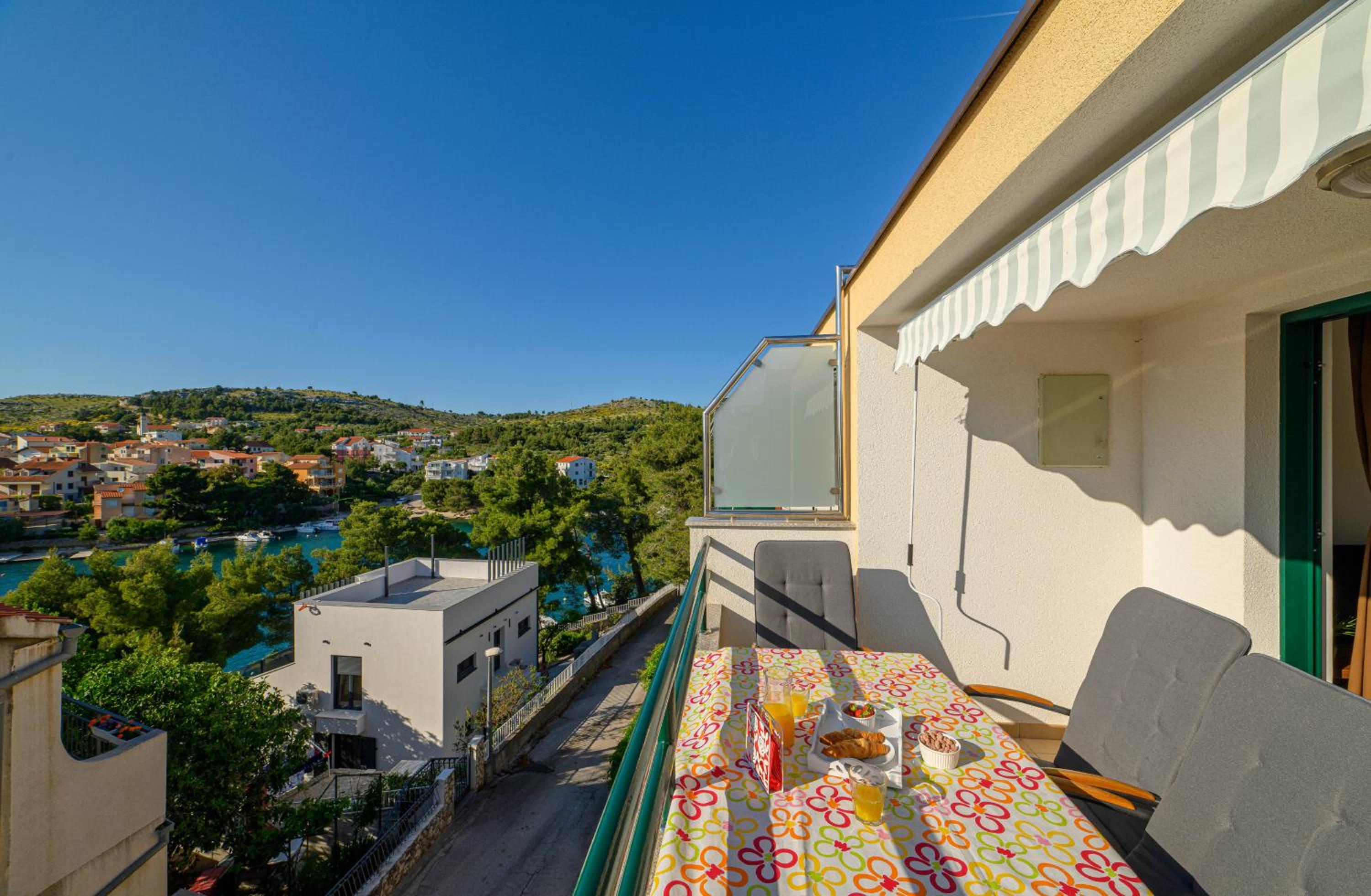 Apartments Vala Žaborić - with boat mooring