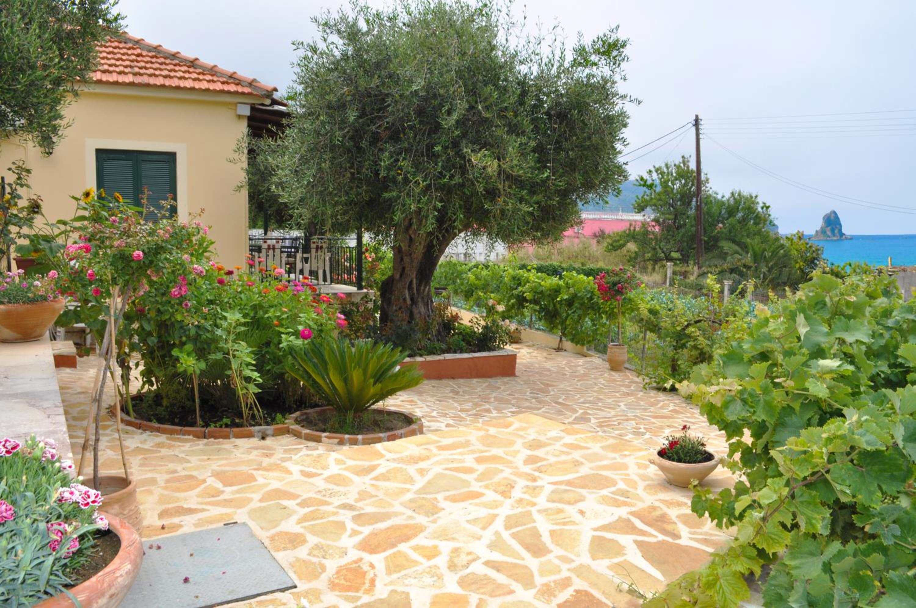 Holiday House Angelos A on Agios Gordios Beach