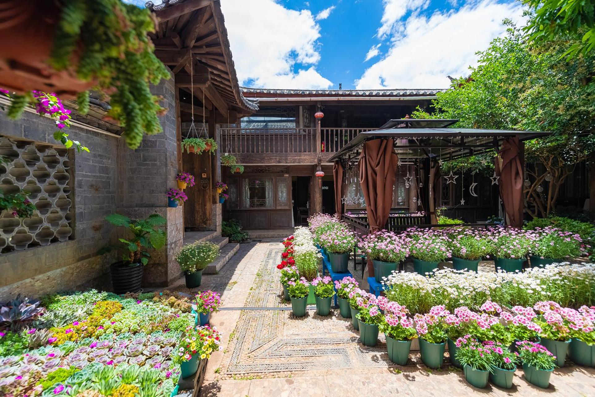 Lijiang Gui Yuan Tian Ju Guesthouse