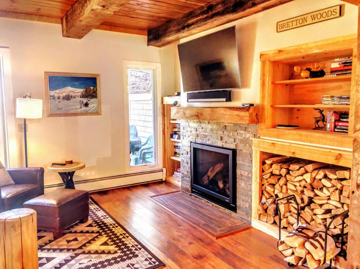 R6 Upscale rustic Bretton Woods condo in unbeatable SKI-IN SKI-OUT location Fireplace fast WiFi