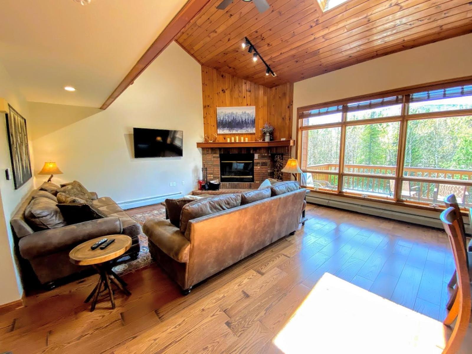 W7 Fully Renovated Townhouse in Bretton Woods with fantastic ski slope views fast WiFi view 3