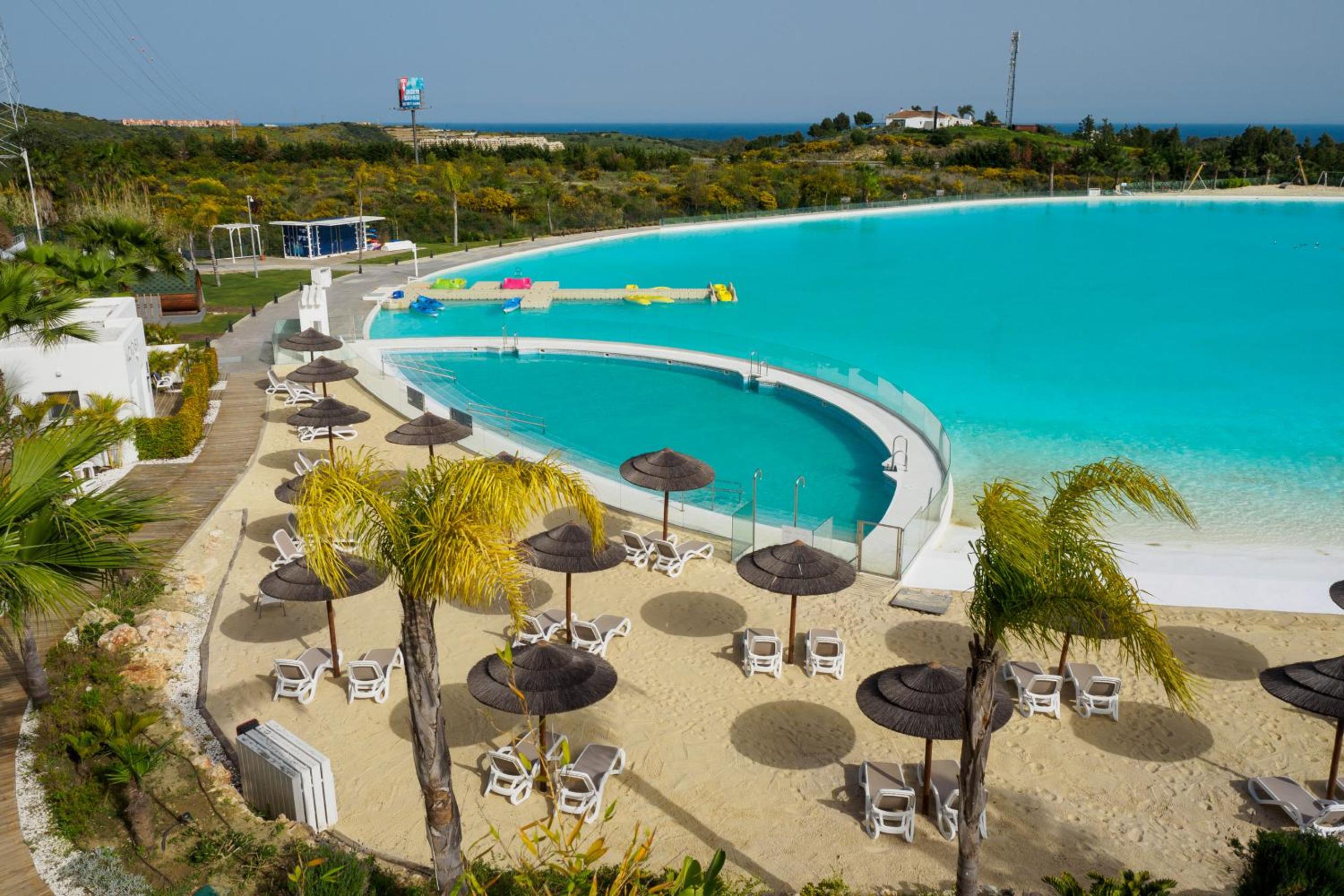 2278-Modern apt in the Alcazaba Lagoon view 4