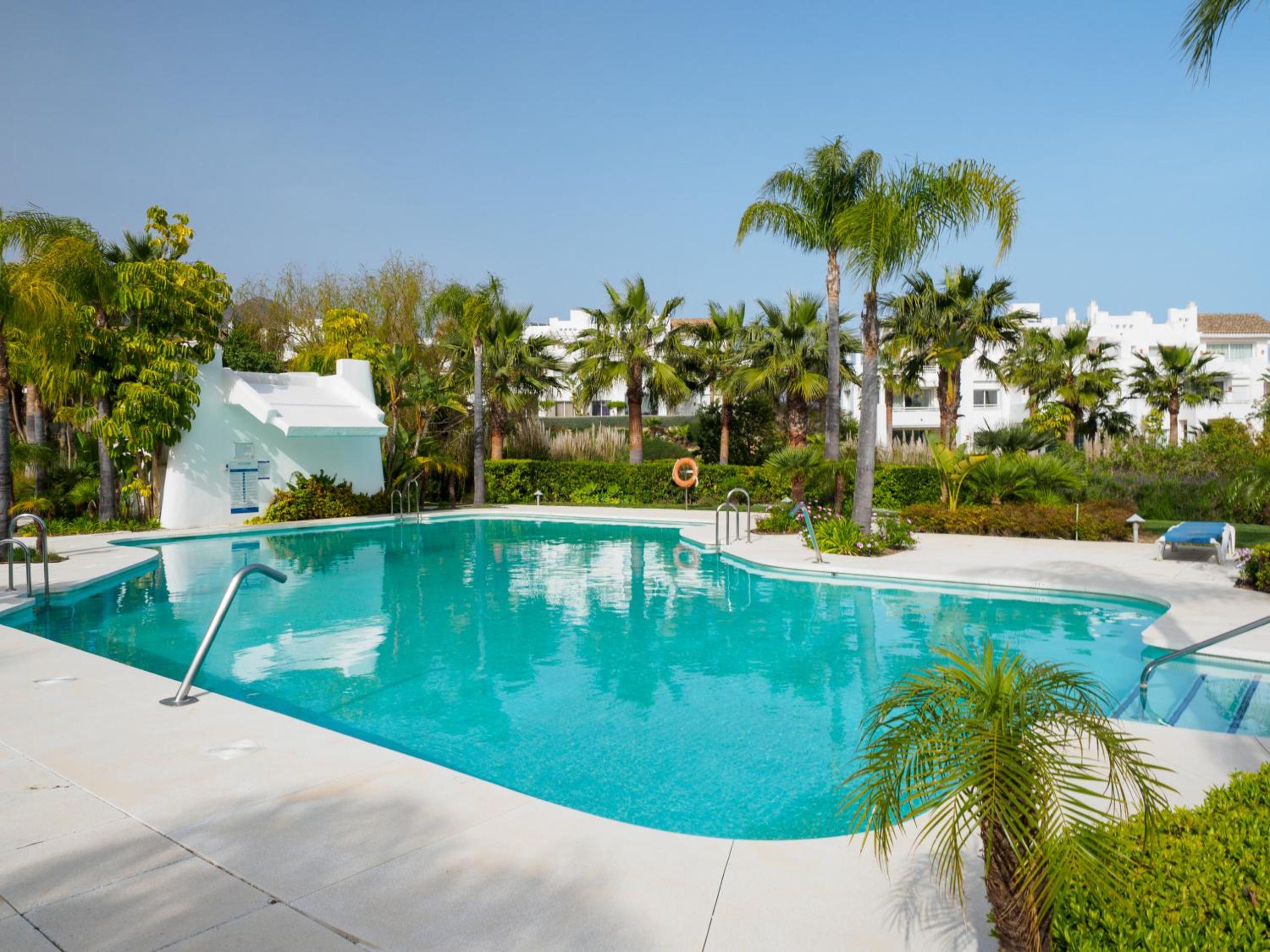 2278-Modern apt in the Alcazaba Lagoon view 2