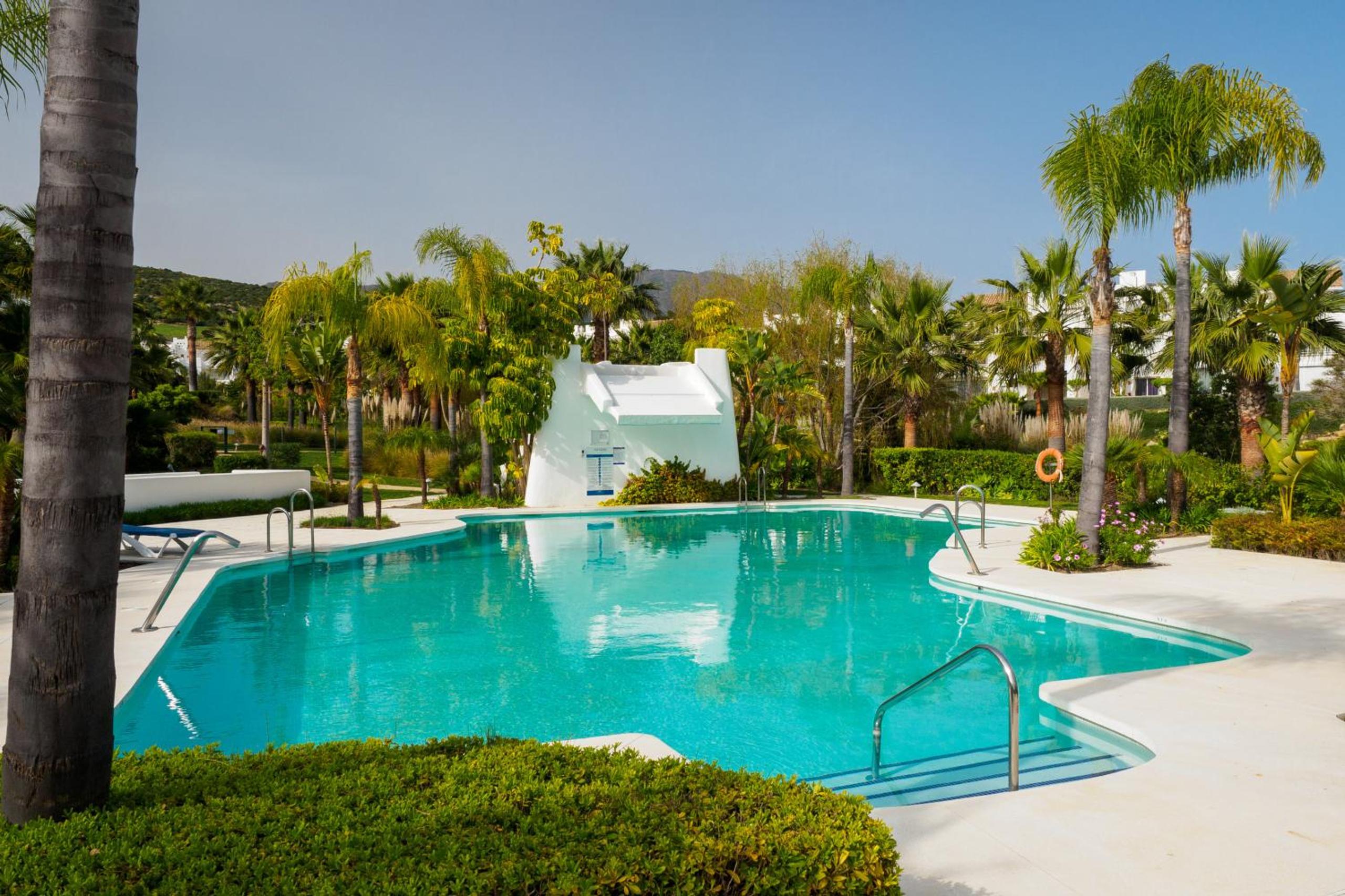 2278-Modern apt in the Alcazaba Lagoon view 5