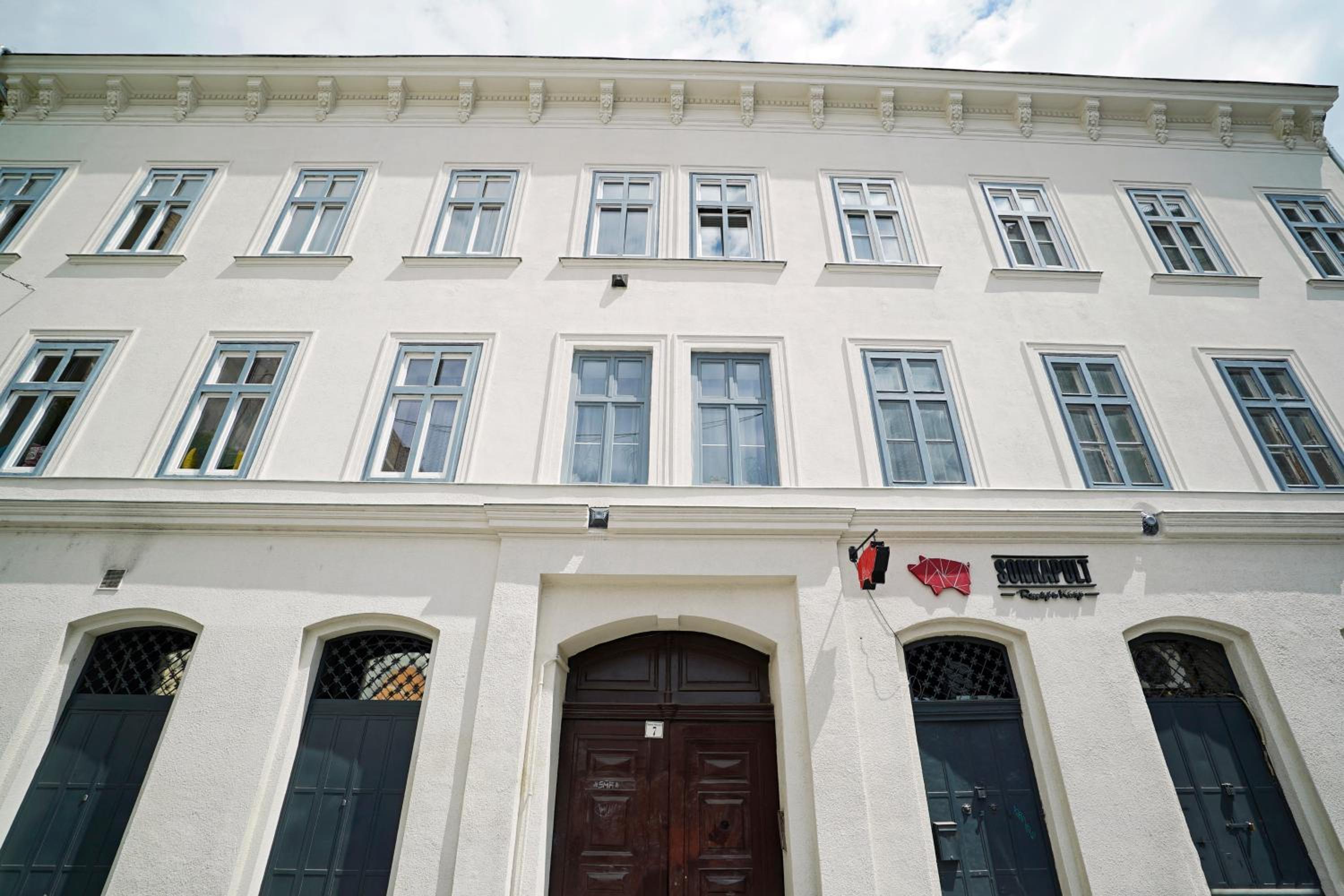 Rumbach Apartment