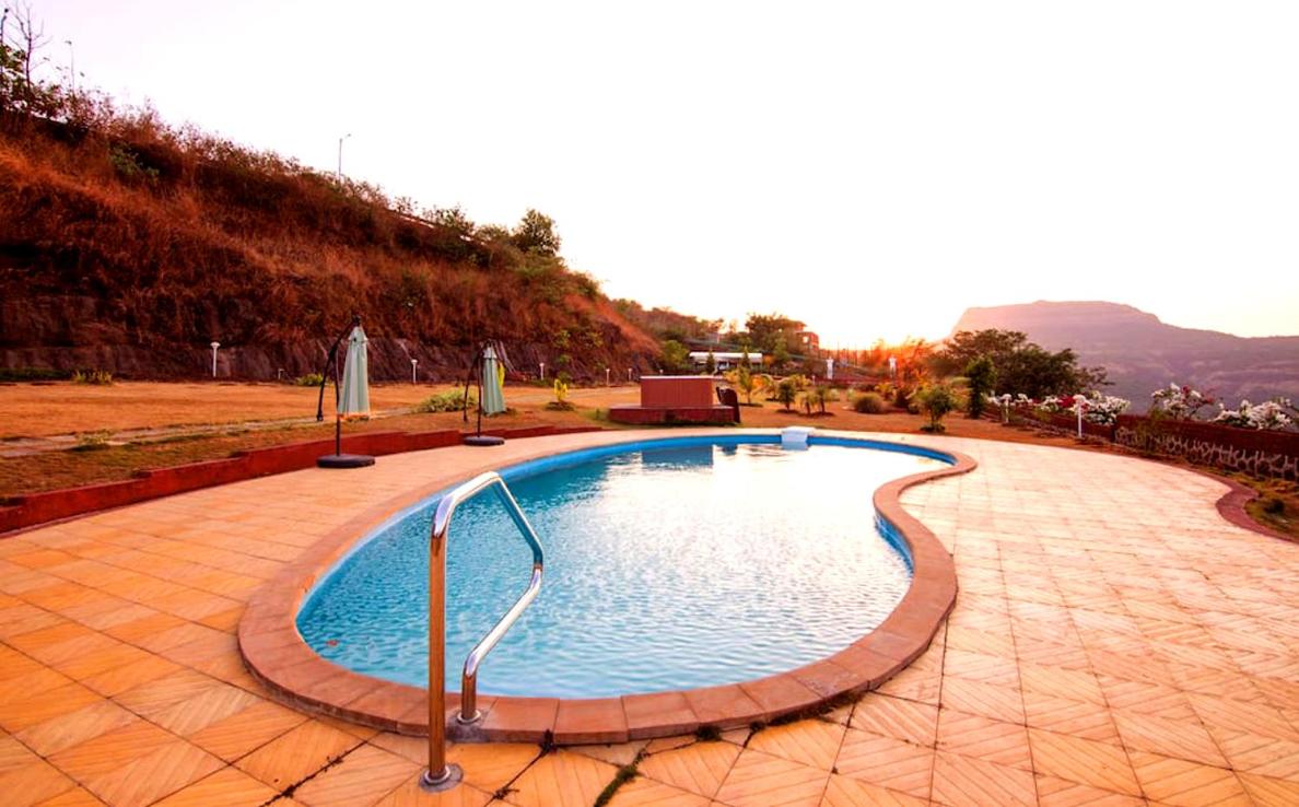 Beautiful NEO Villa Mahagoan 4Bhk view 4