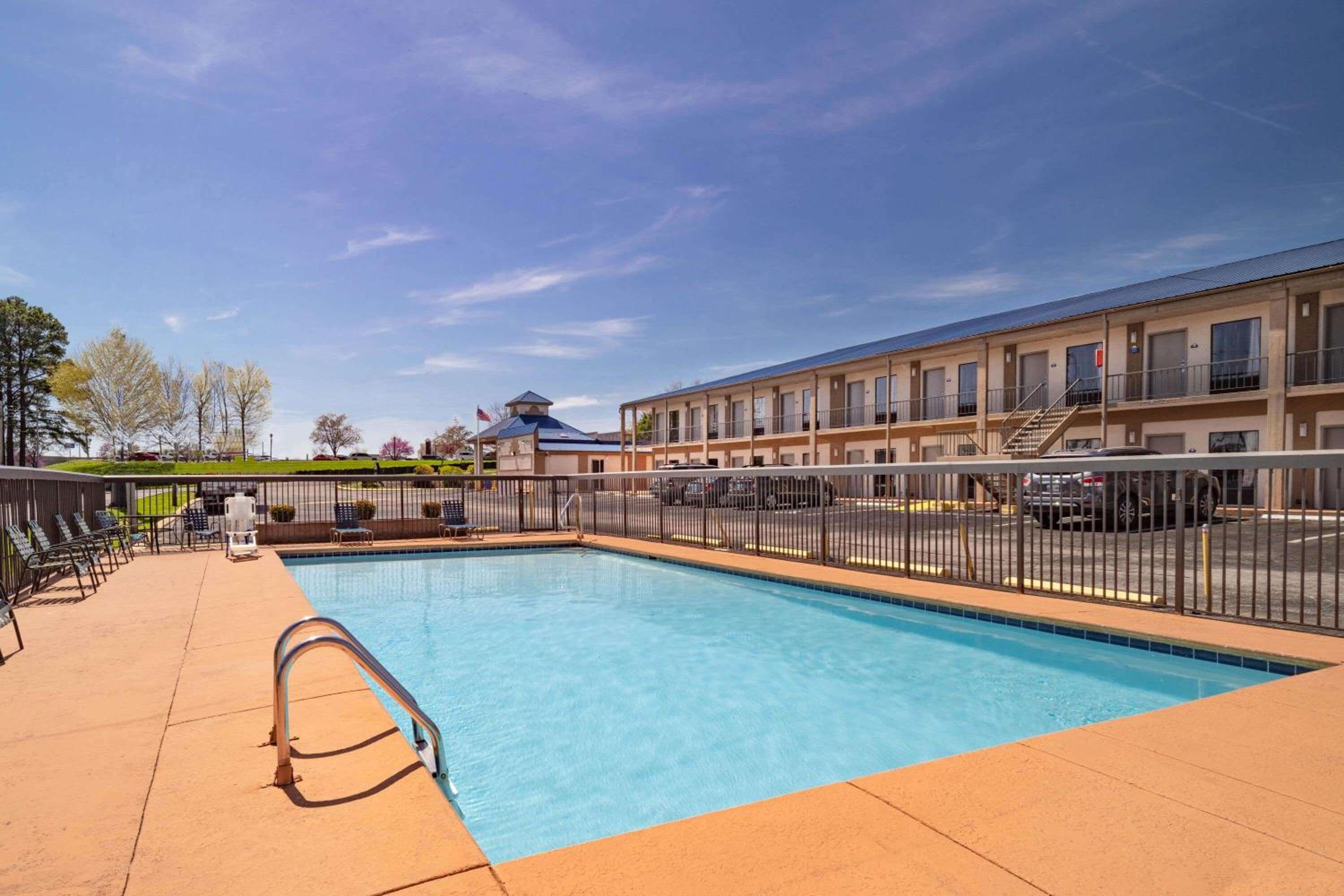 Cookeville Vacations - Days Inn by Wyndham Cookeville - Property Image 4