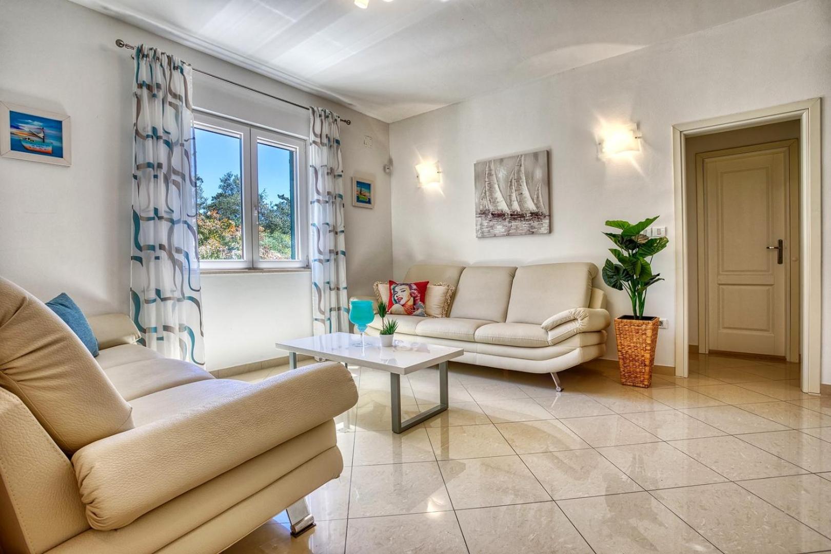 Villa SAN with heated pool, traditional surroundings, 3-bedrooms view 4