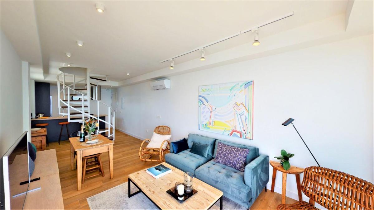 Perla Torremuelle Front Line Duplex photo 2