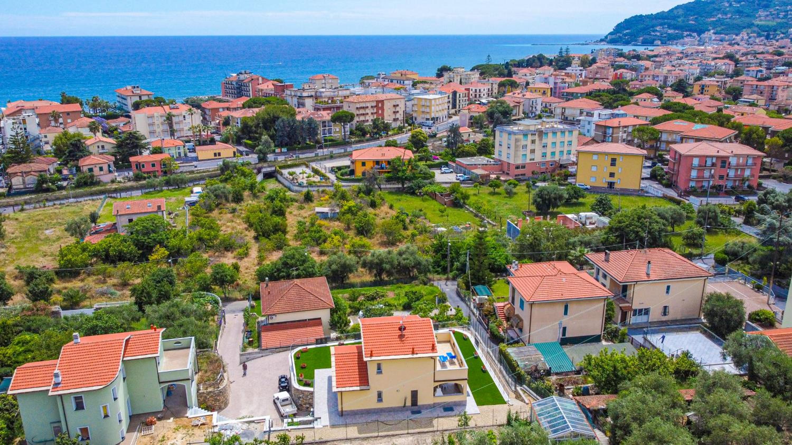 Villa Mimosa Diano Marina: exclusive use villa, garden, barbecue, 3 bedrooms and 3 bathrooms view 4