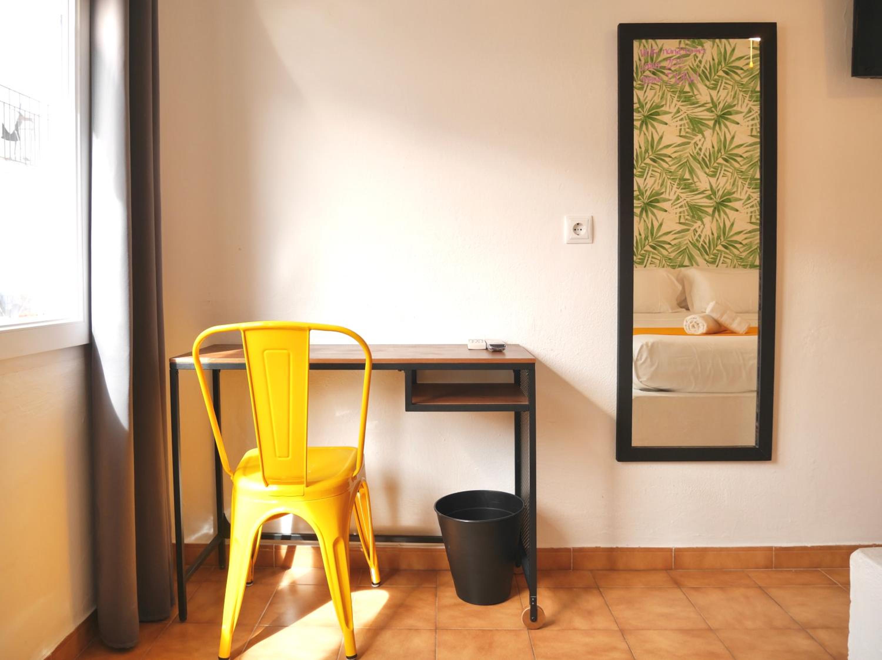 Nanit Rooms Ibiza Hostal