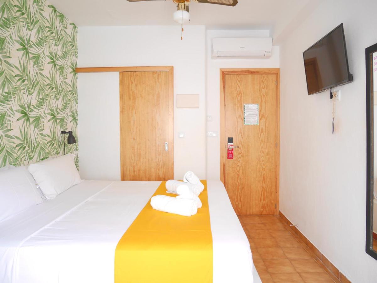 Nanit Rooms Ibiza Hostal