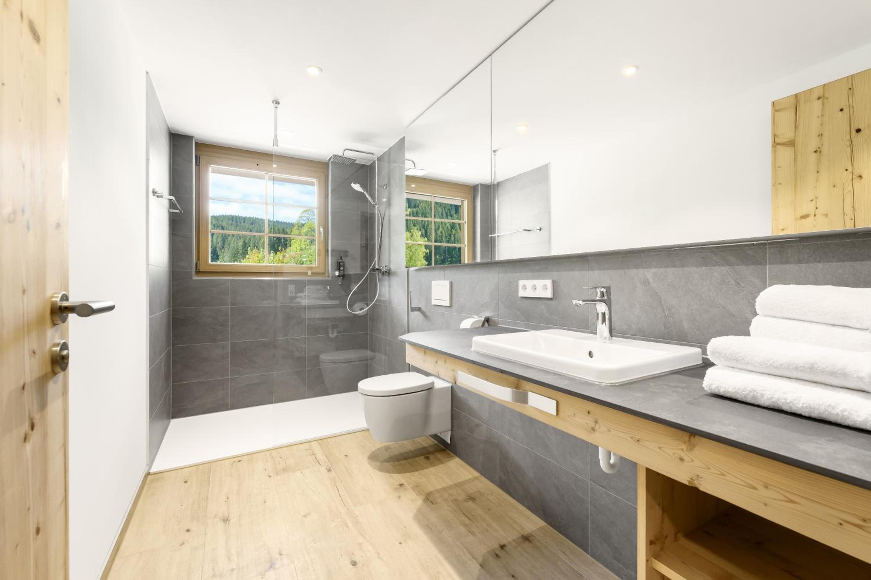 SCHWARZENBACH - Apartments & Rooftop Pool