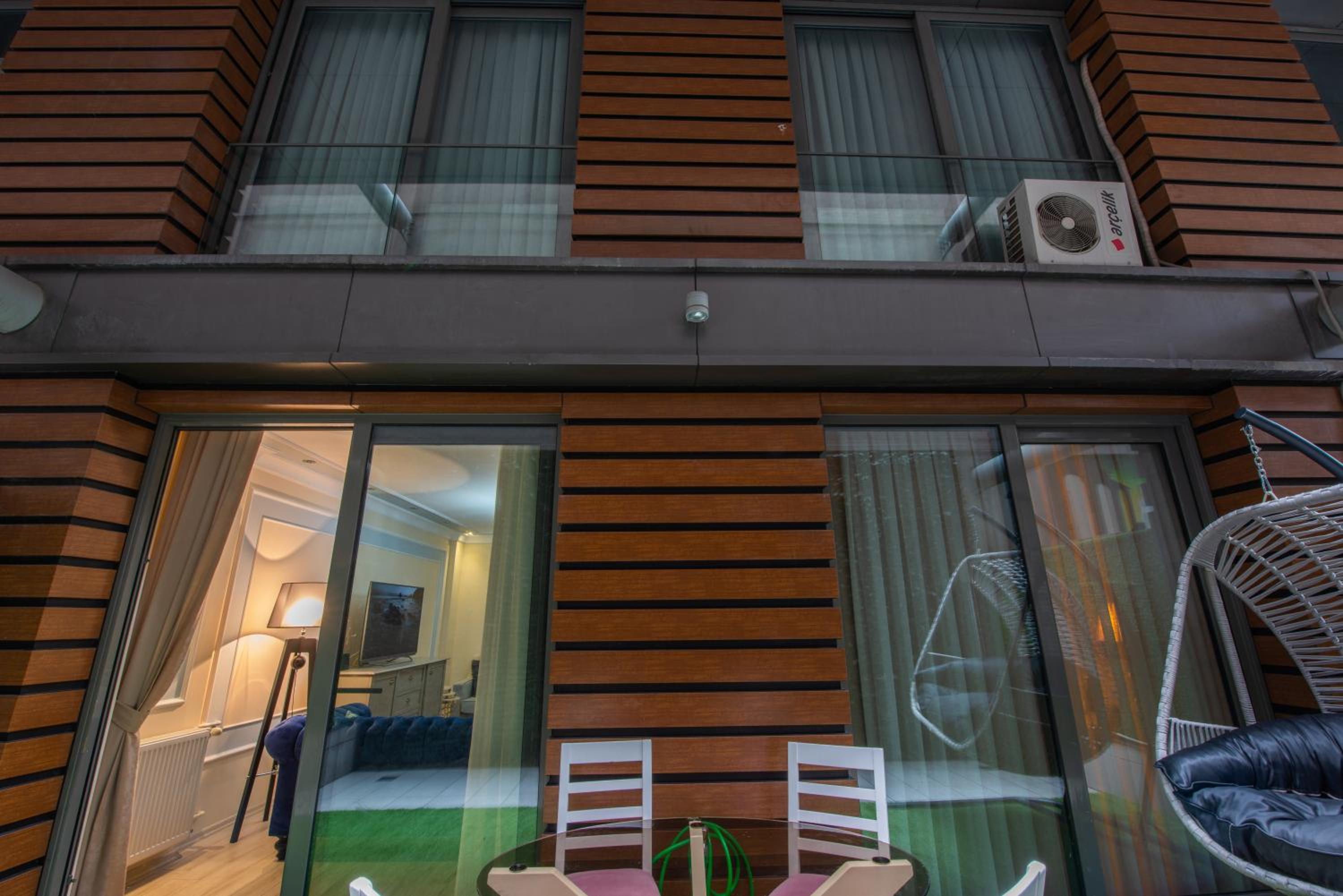 Three bedroom Duplex apartment with large terrace