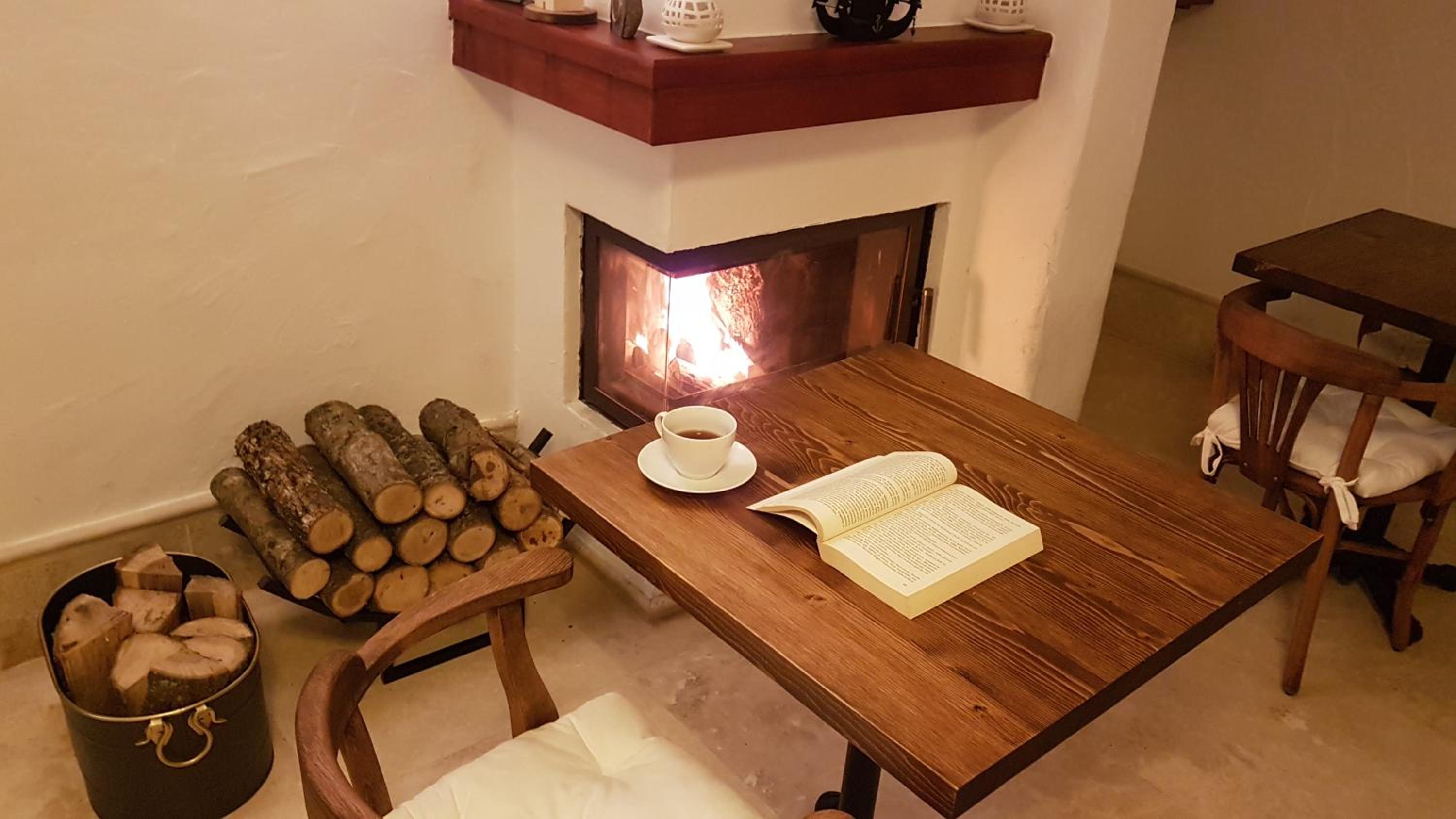 Rebetiko Hotel — 13