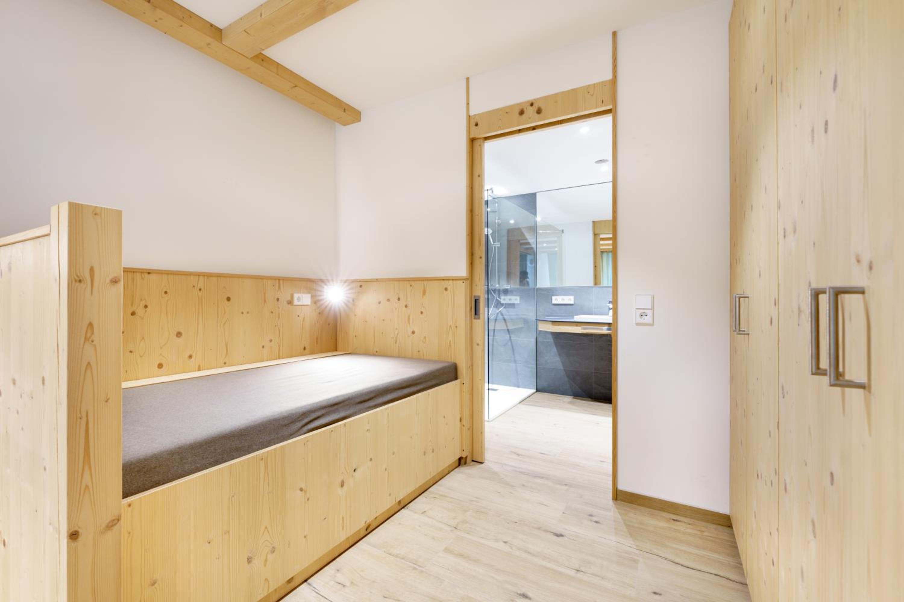 SCHWARZENBACH - Apartments & Rooftop Pool