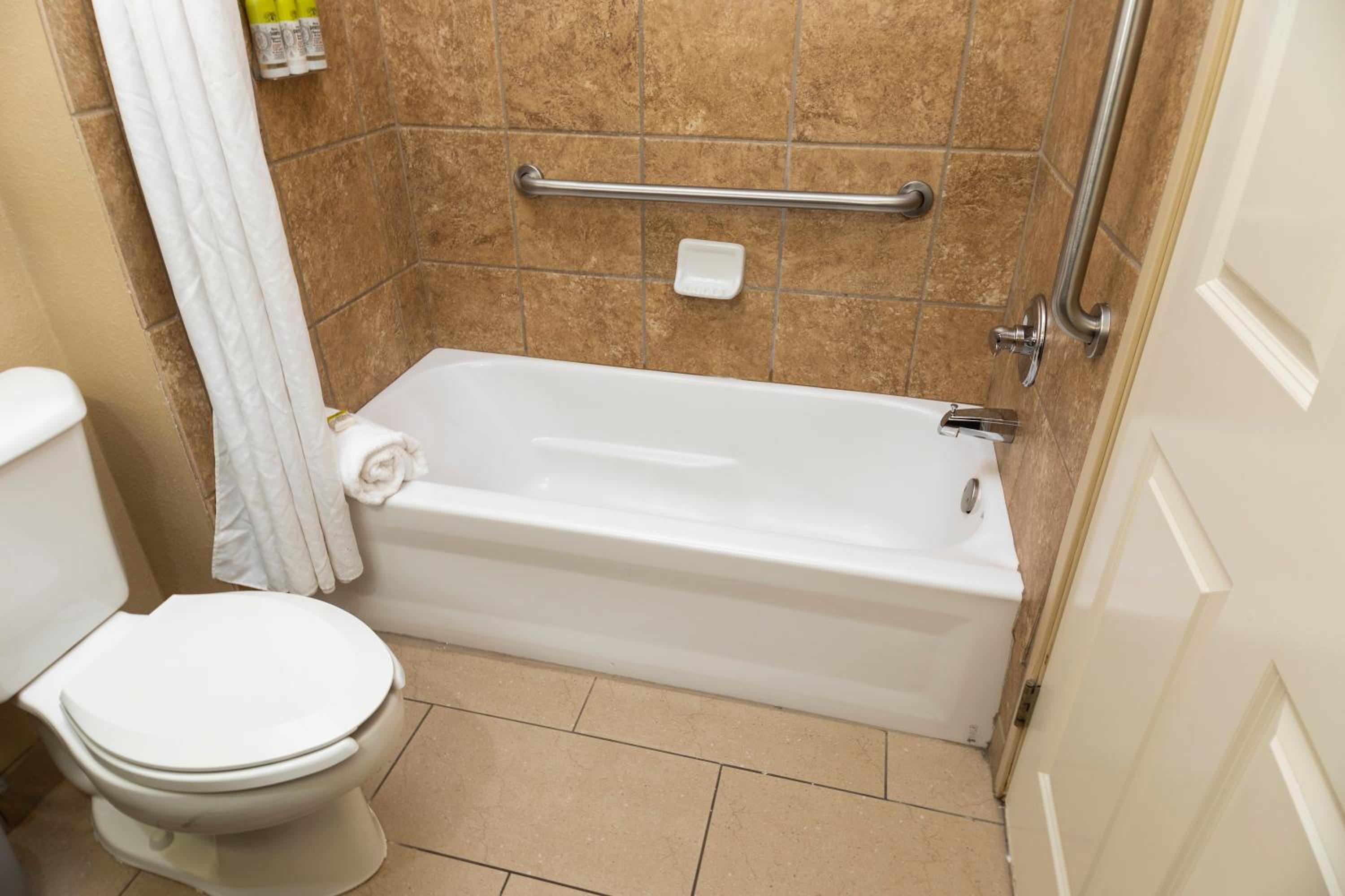 Bloomington Vacations - Holiday Inn Express Bloomington West, an IHG Hotel - Property Image 18