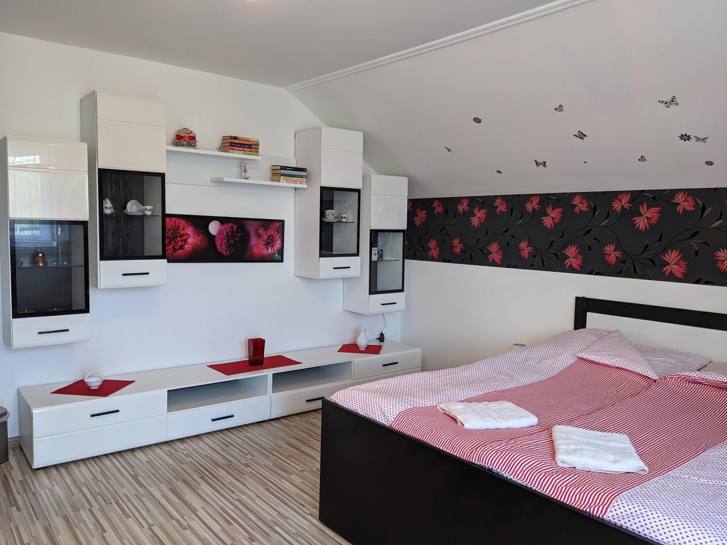 Hotel Pivnička pod Čachtickým hradom - Image 1