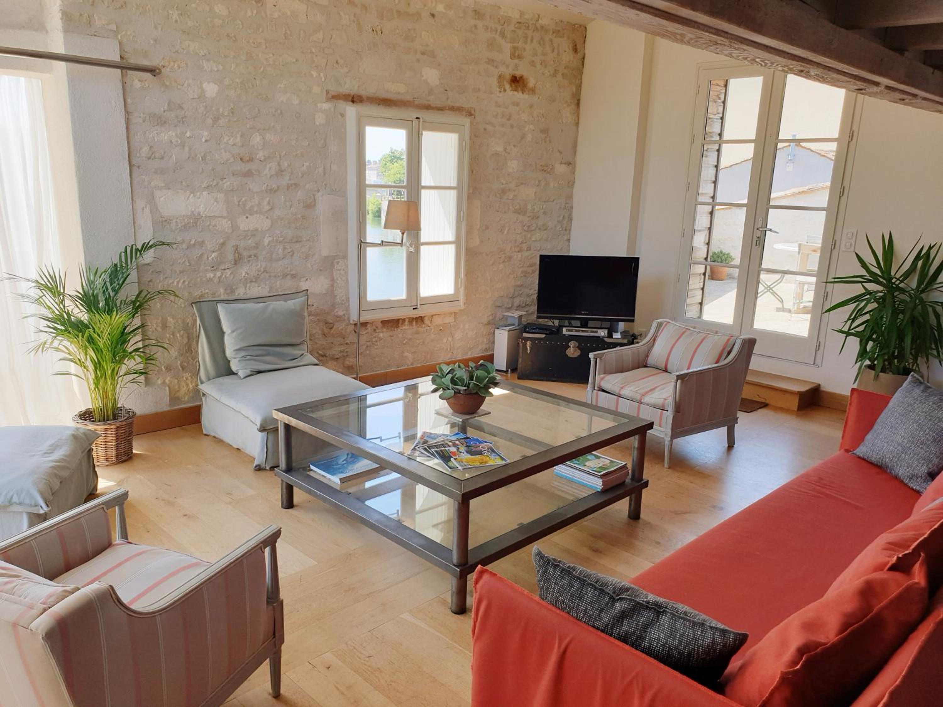 QUAI 3 loft moderne et lumineux les pieds dans l'eau view 2