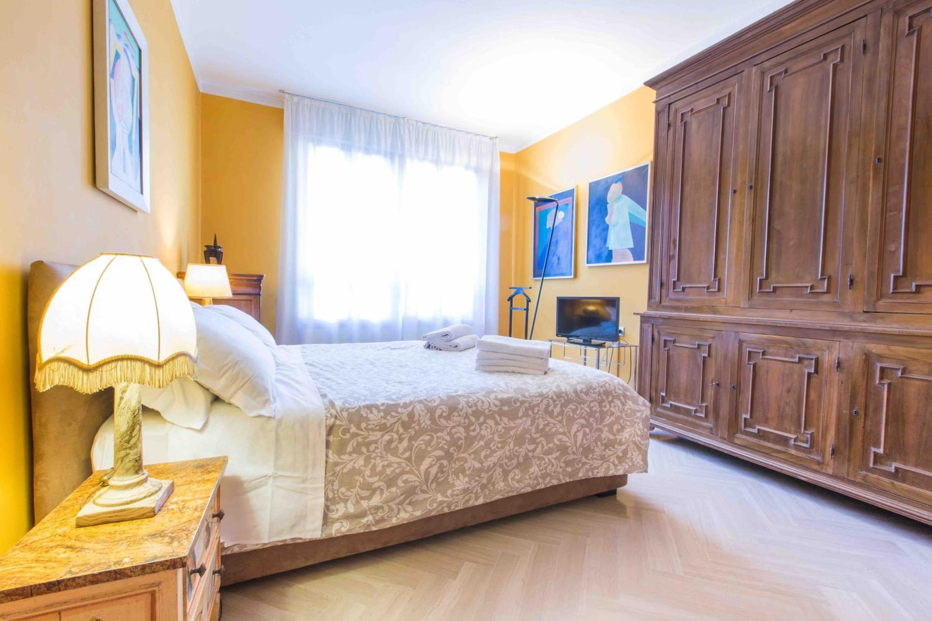 ART PAINTING apartment with canal view