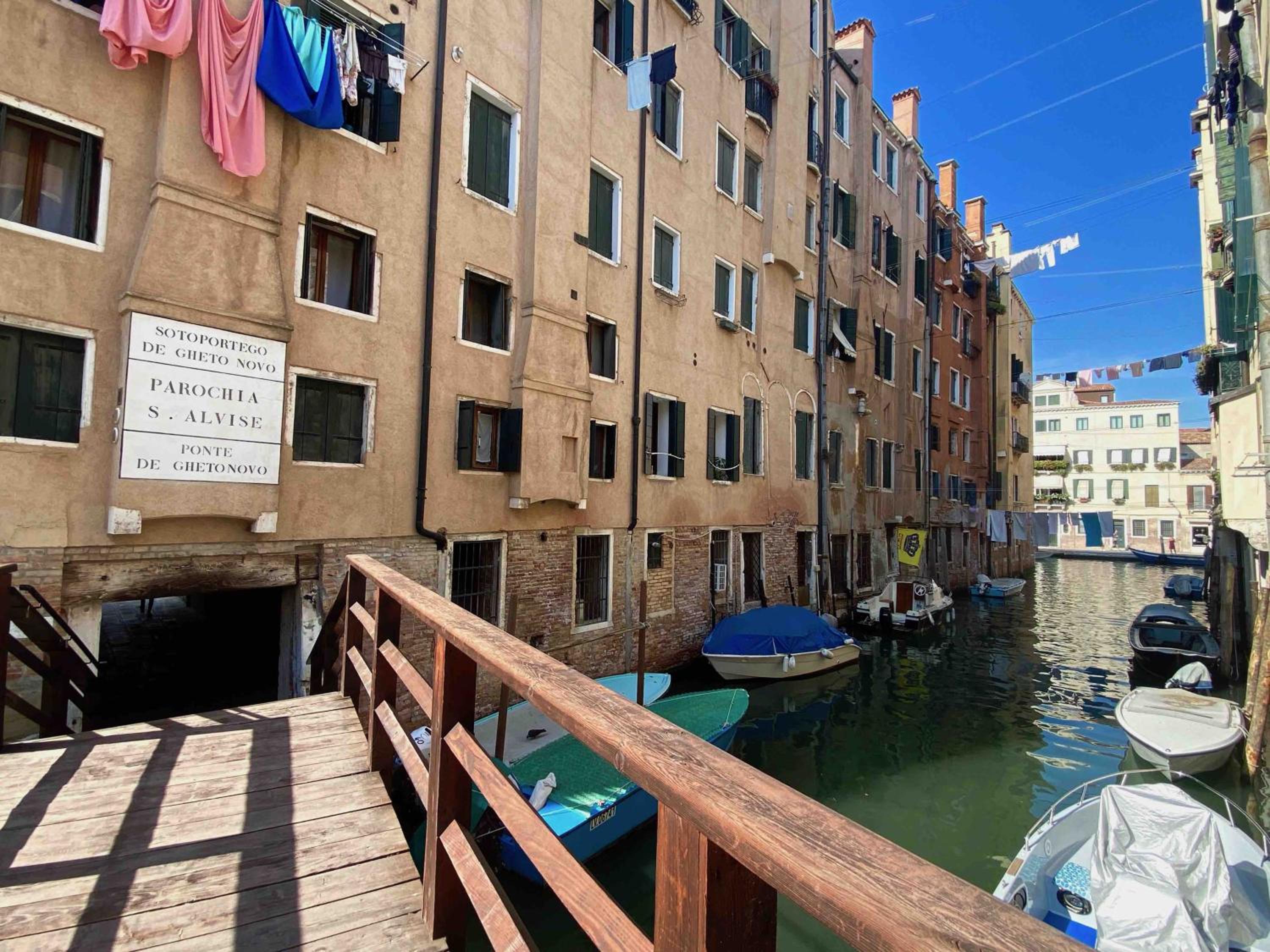 ART PAINTING apartment with canal view