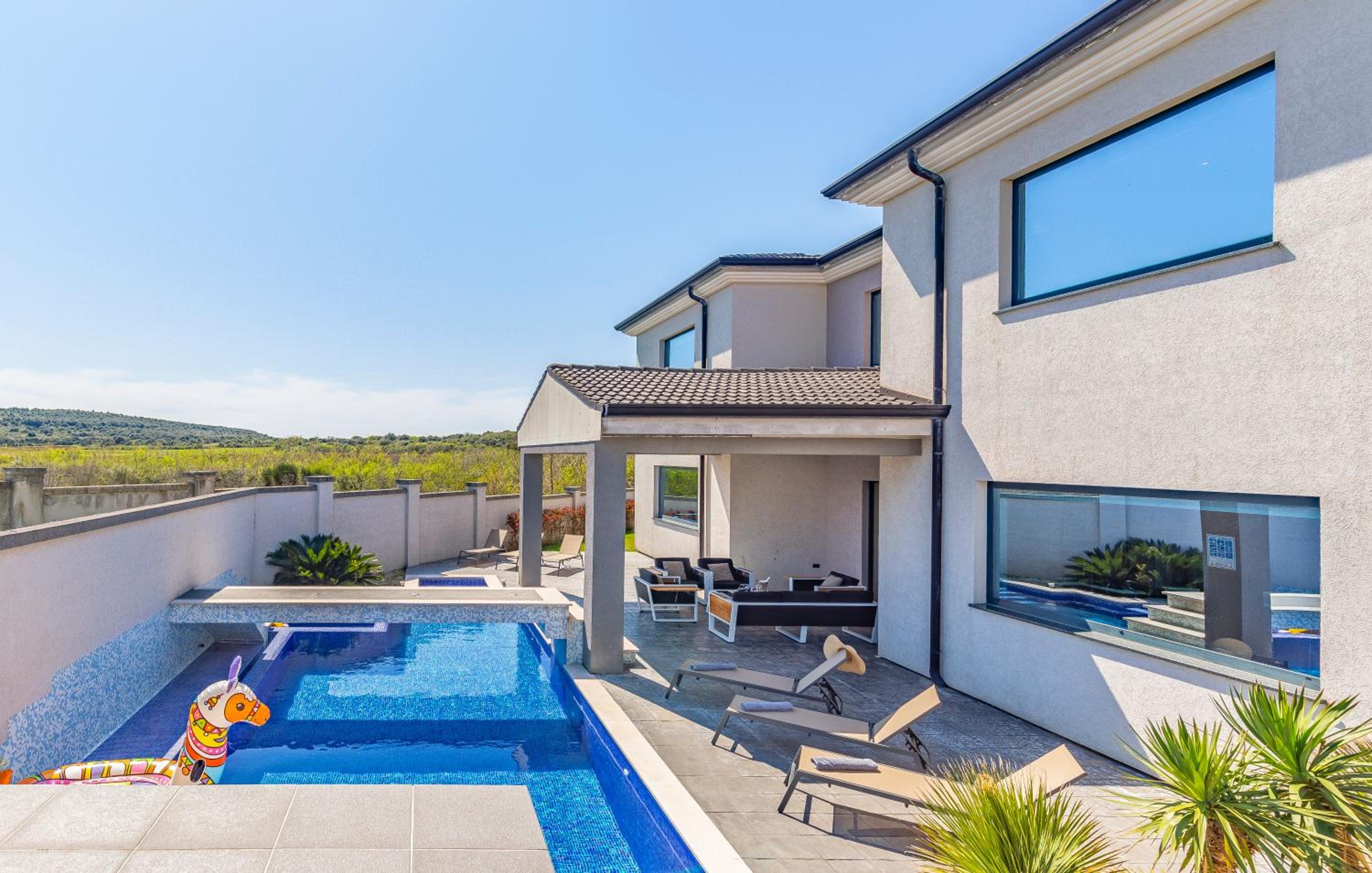 Exclusive VILLA Volme view 3