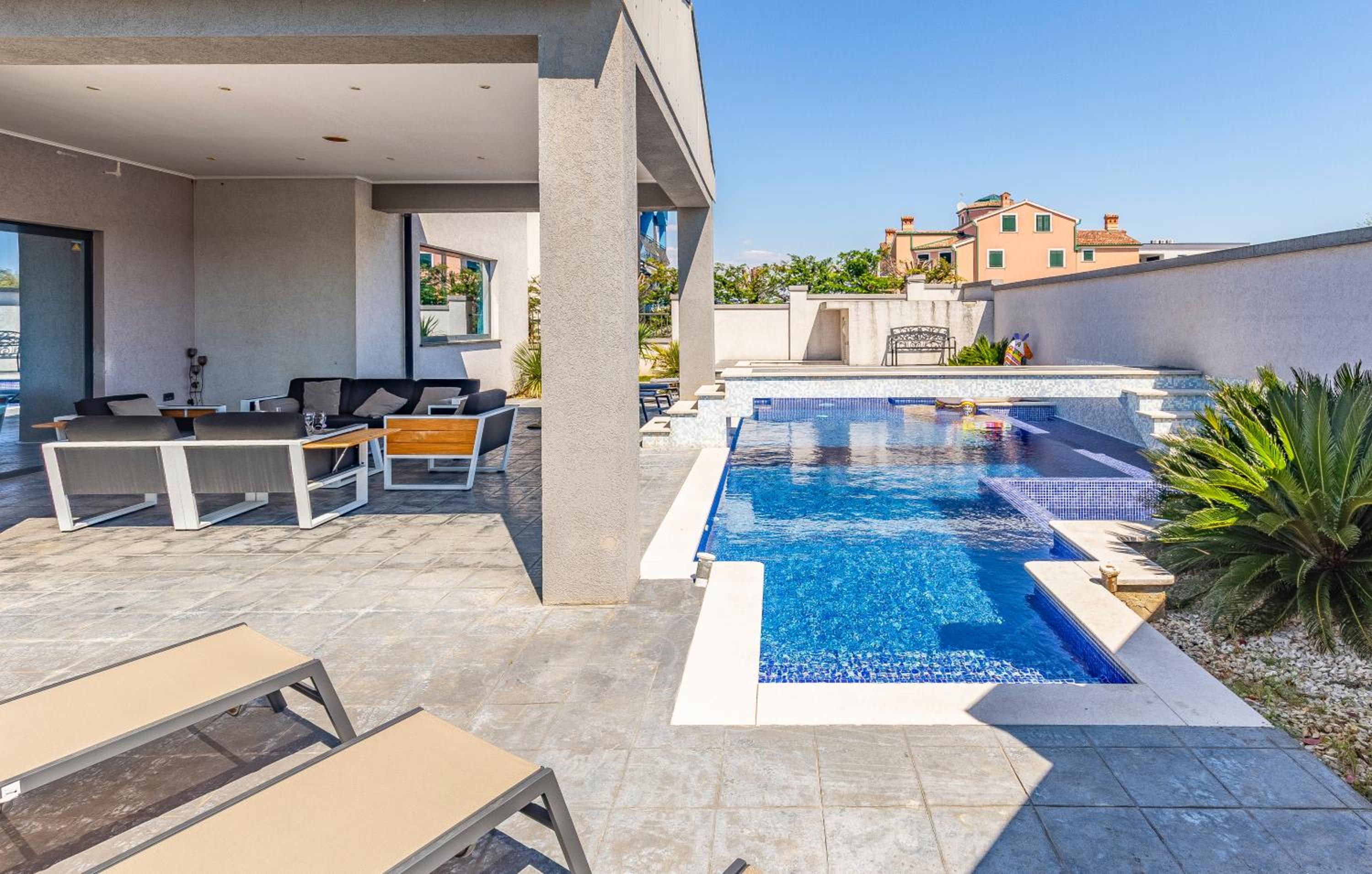 Exclusive VILLA Volme view 4