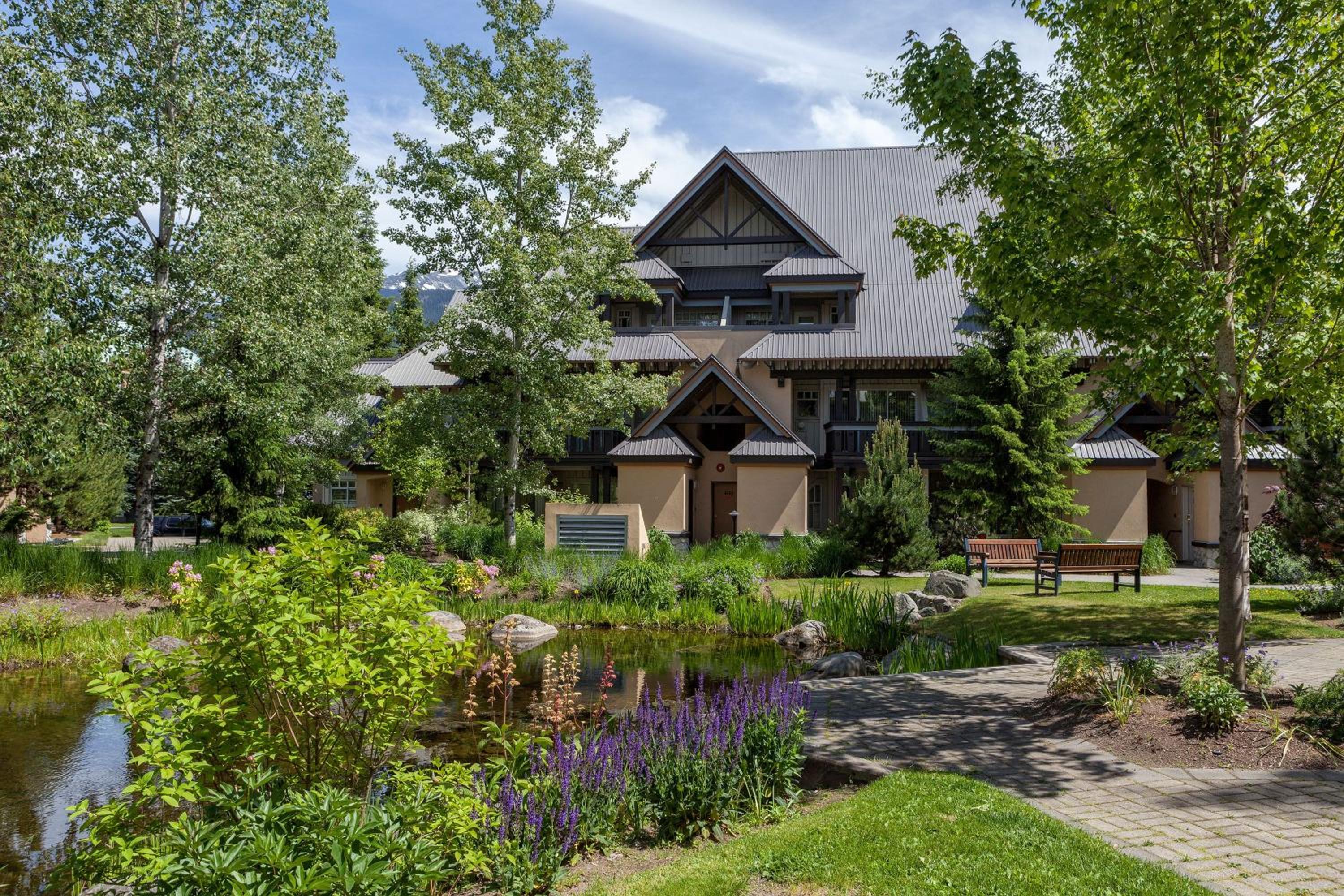 Renovated & Spacious 1bed/2bath Whistler Village
