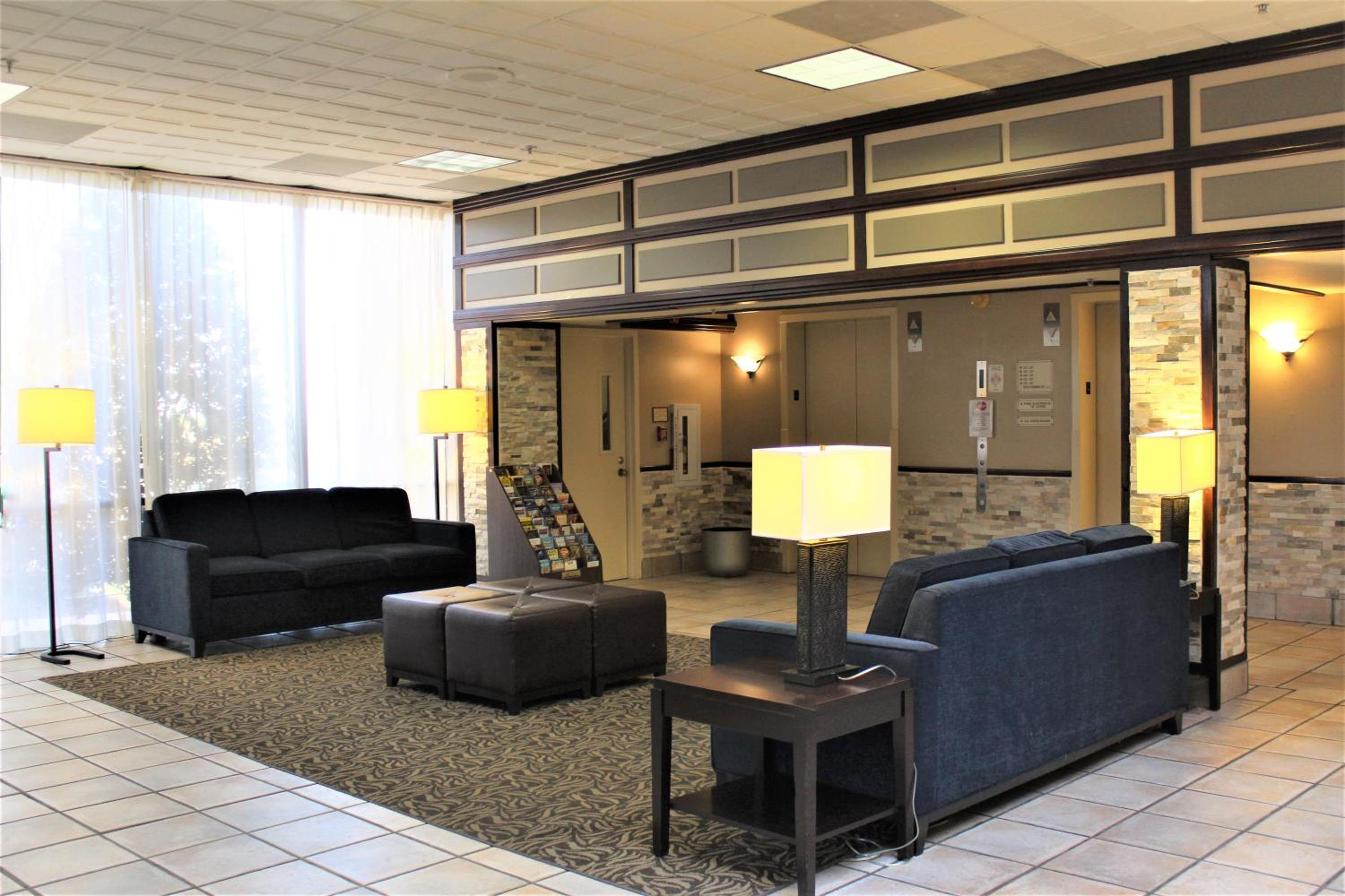 Comfort Inn University Center - Property Image 20