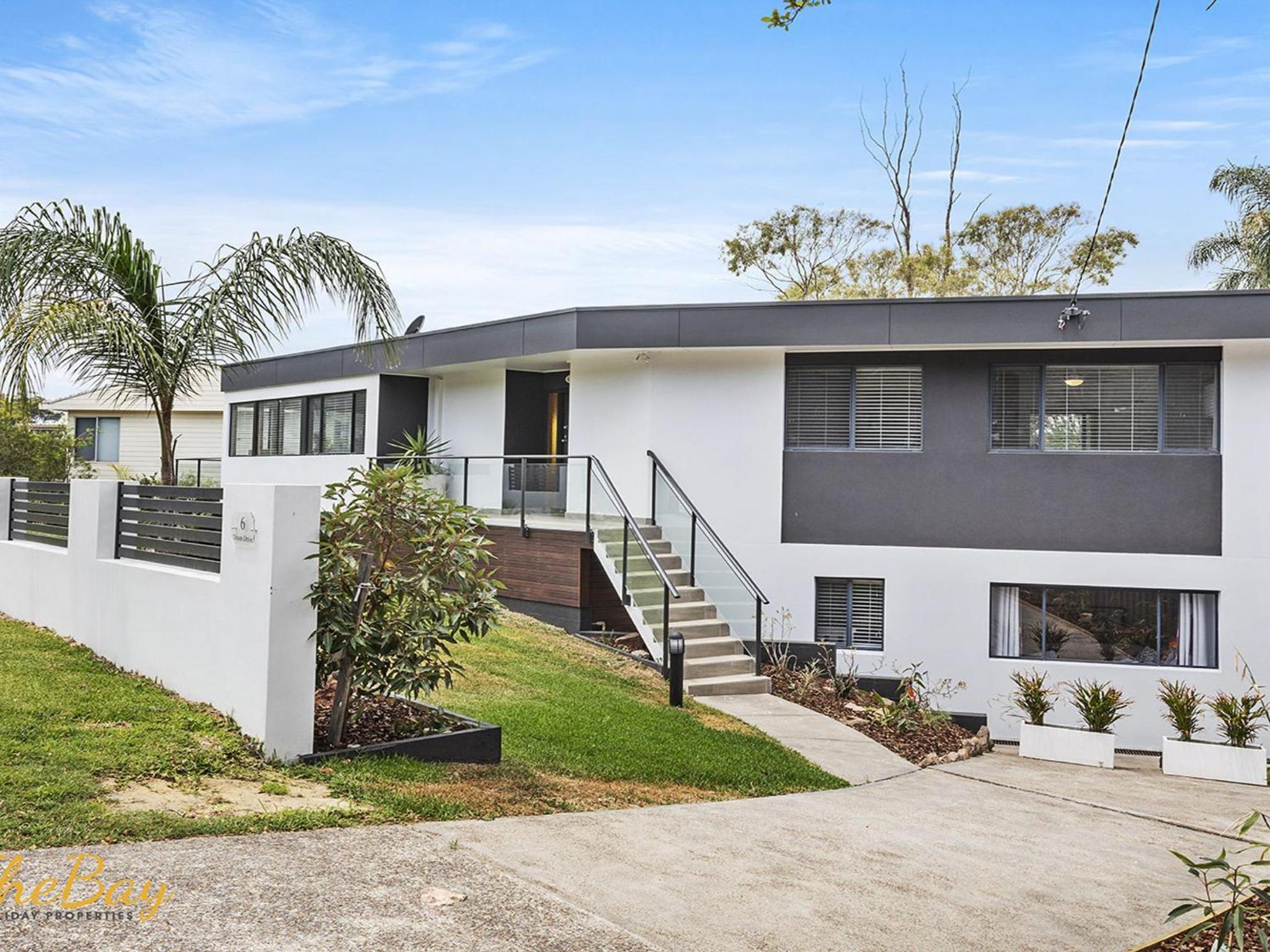 Hotel Karinya at Little Beach Upstairs - Image 1