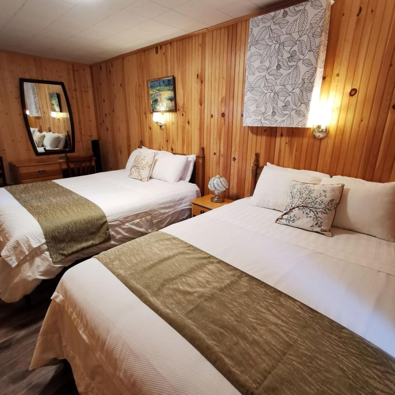 Knotty Pine Cottages, Suites & Motel Rooms