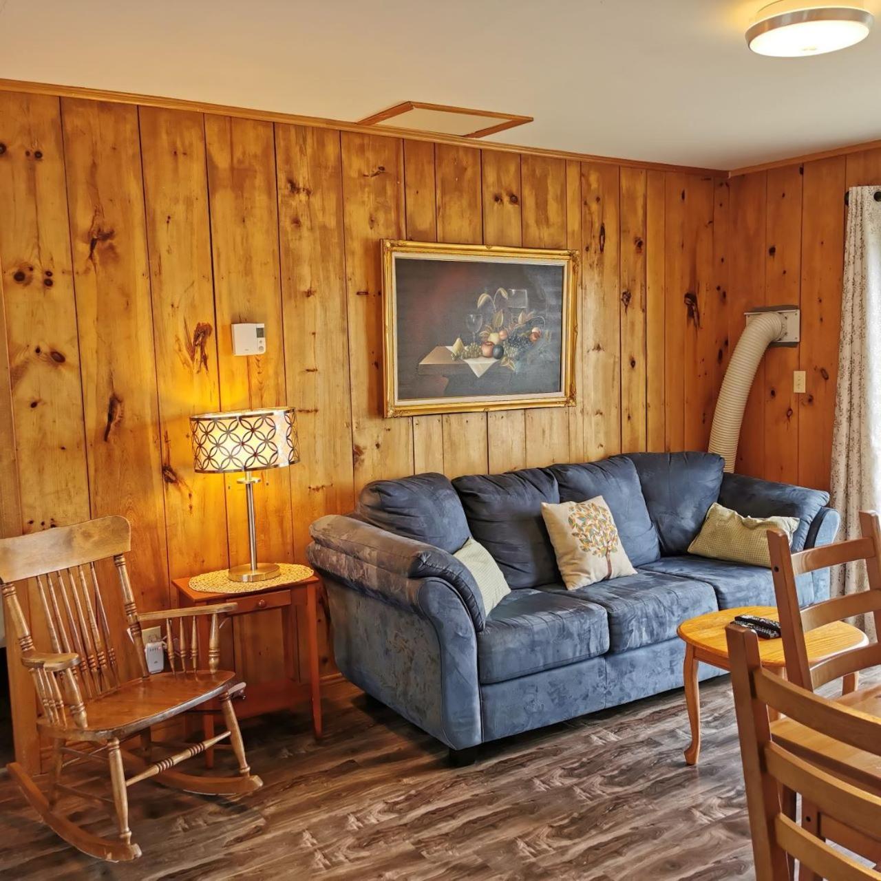 Knotty Pine Cottages, Suites & Motel Rooms