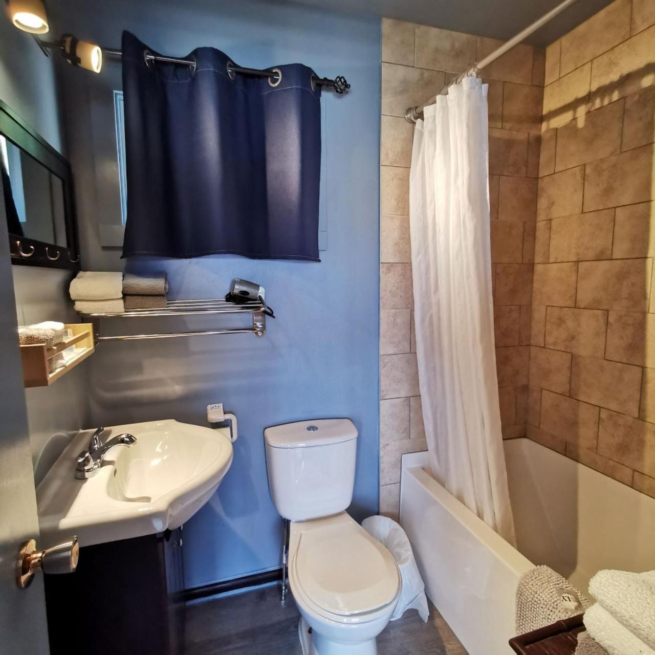 Knotty Pine Cottages, Suites & Motel Rooms