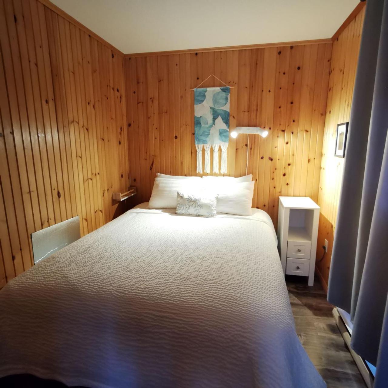 Knotty Pine Cottages, Suites & Motel Rooms