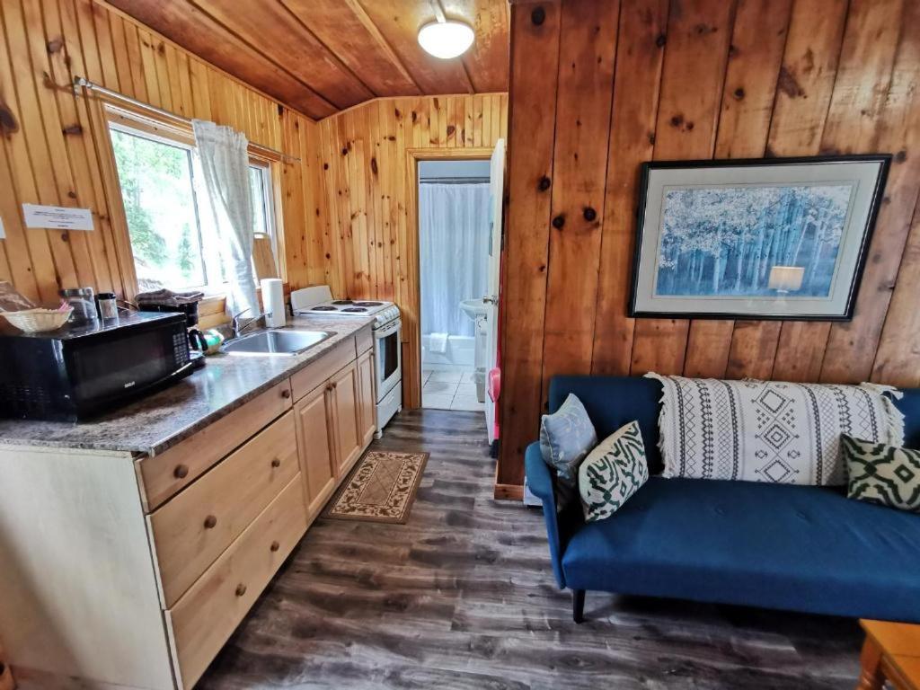 Knotty Pine Cottages, Suites & Motel Rooms