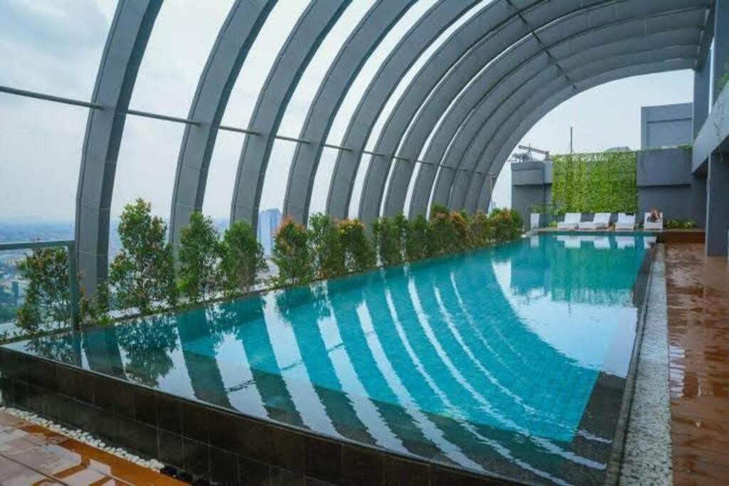 Simple and luxury one bedroom apartment lavenue by sang living view 3