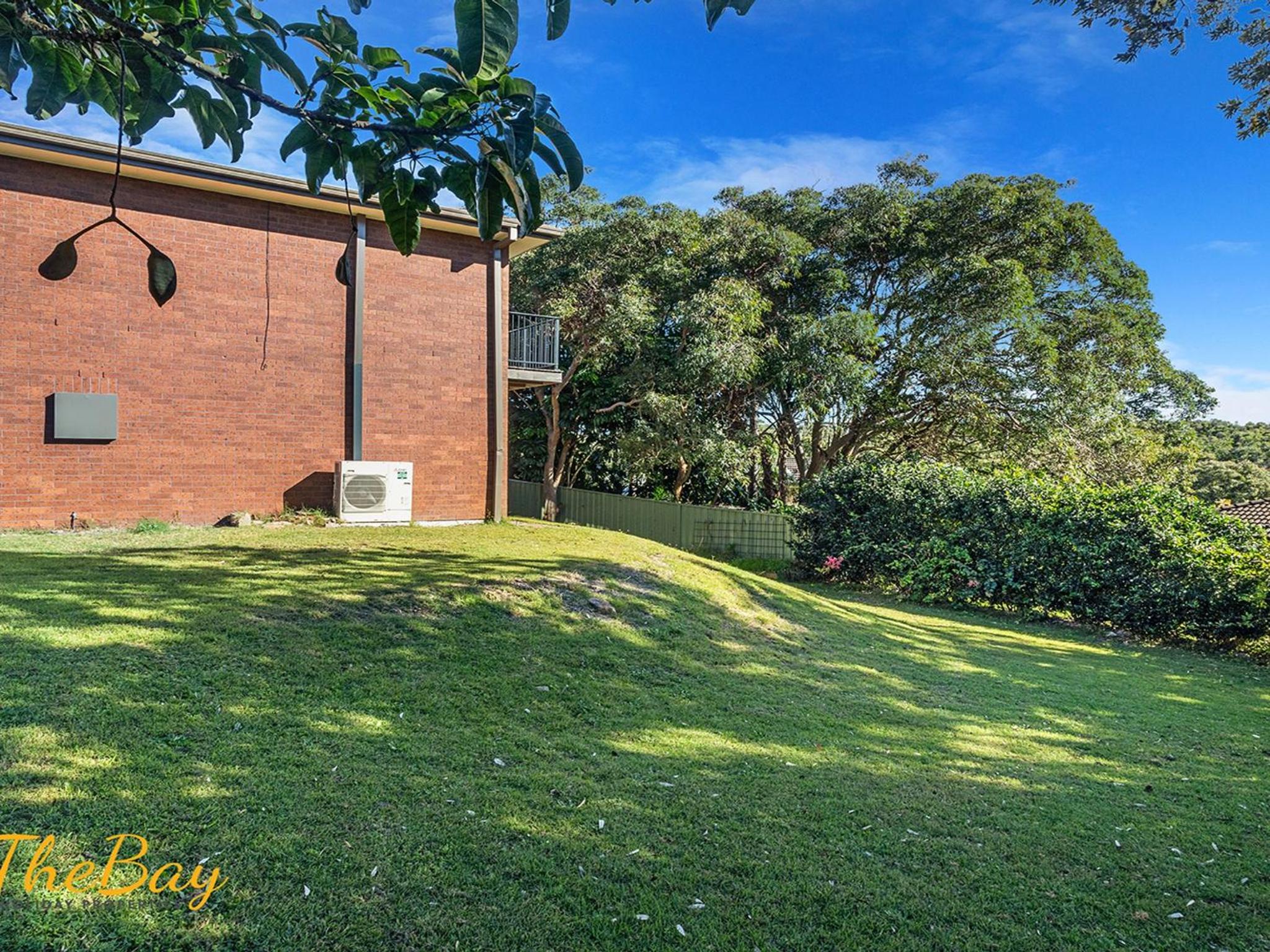 Amaroo Cres No 20 Fingal Bay Holiday Home