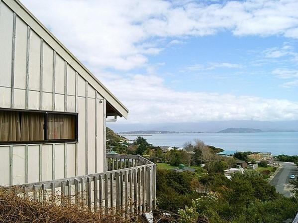 Bush Henge - Tata Beach Holiday Home view 4