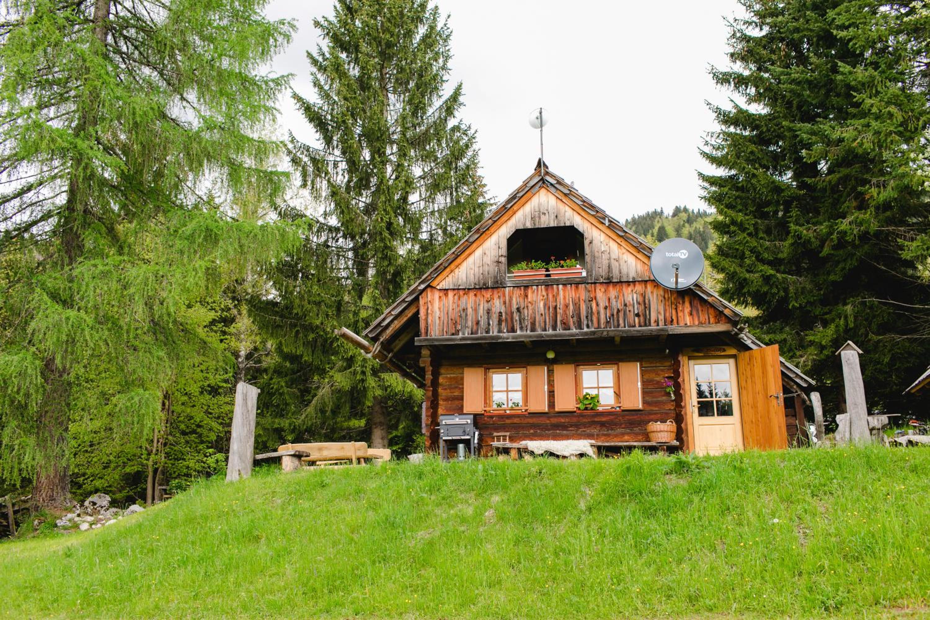 Wood house Irena-Počitniška hiša view 2